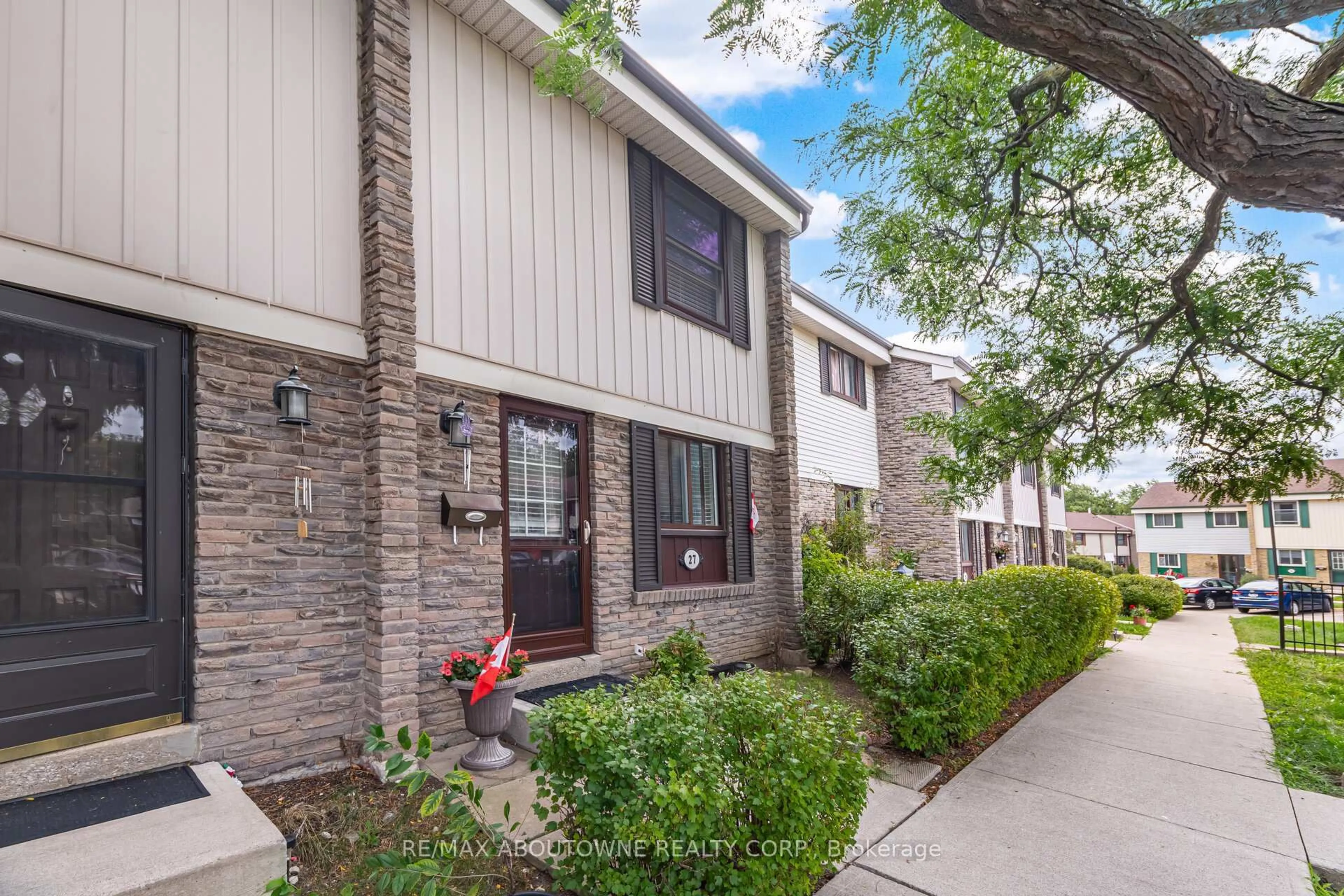Unknown for 2779 Gananoque Dr #27, Mississauga Ontario L5N 2E4