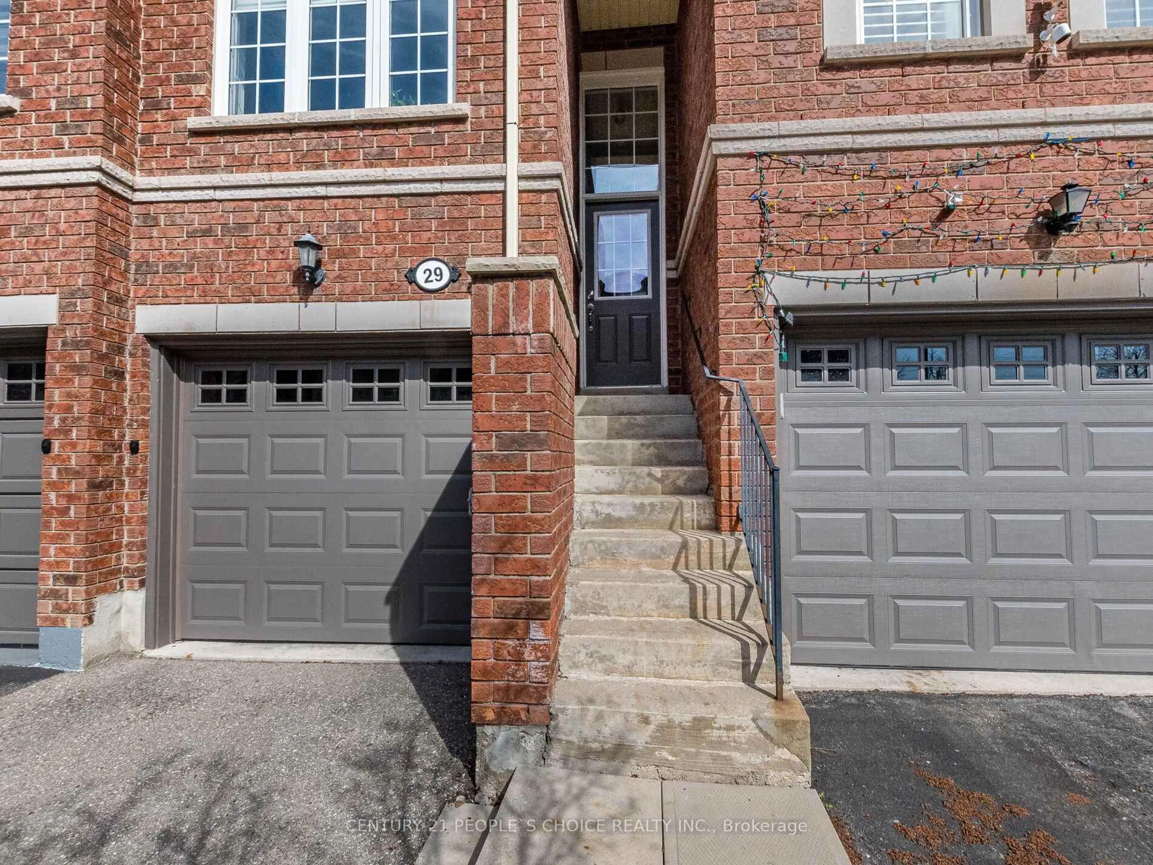 Home with brick exterior material, street for 435 Hensall Circ #29, Mississauga Ontario L5A 4P1