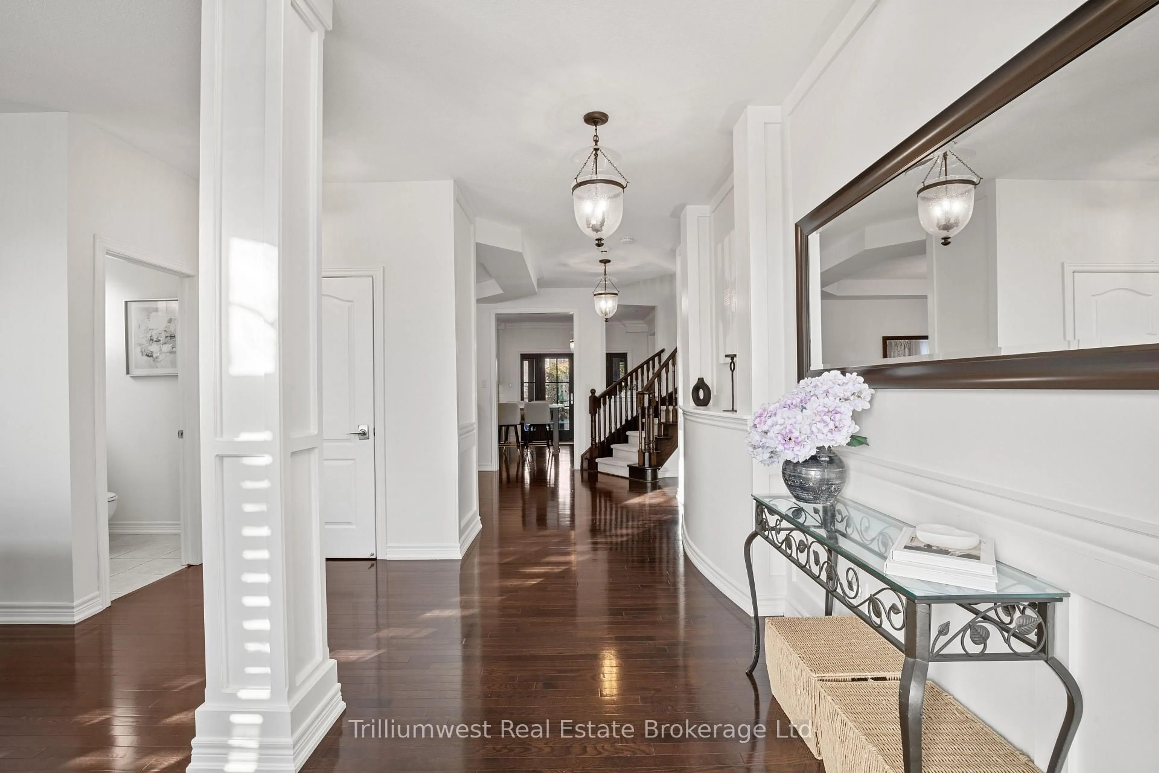 Indoor entryway for 227 Beechtree Cres, Oakville Ontario L6L 0A5