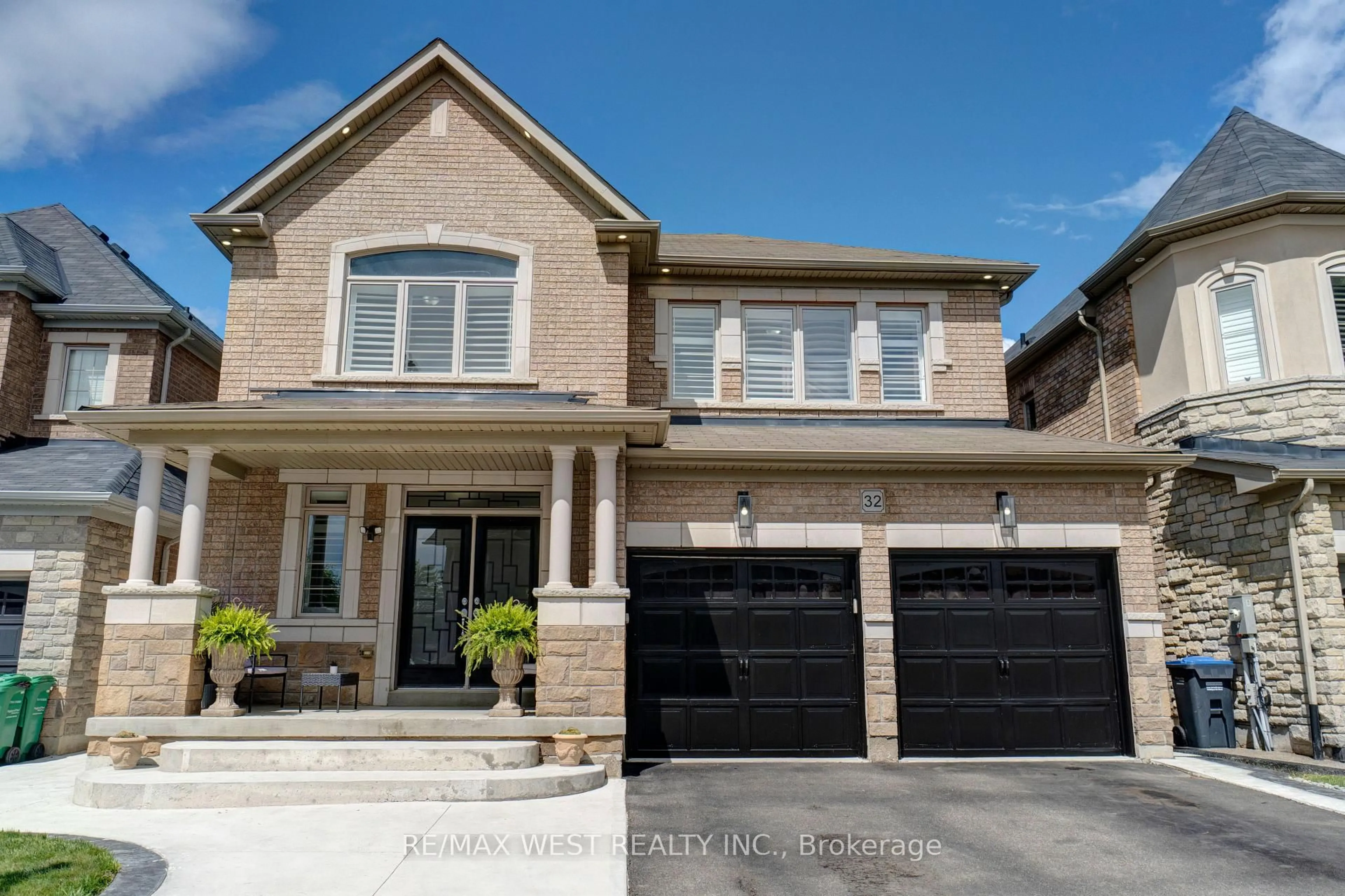 Home with brick exterior material, street for 32 Brookwater Cres, Caledon Ontario L7C 4A4