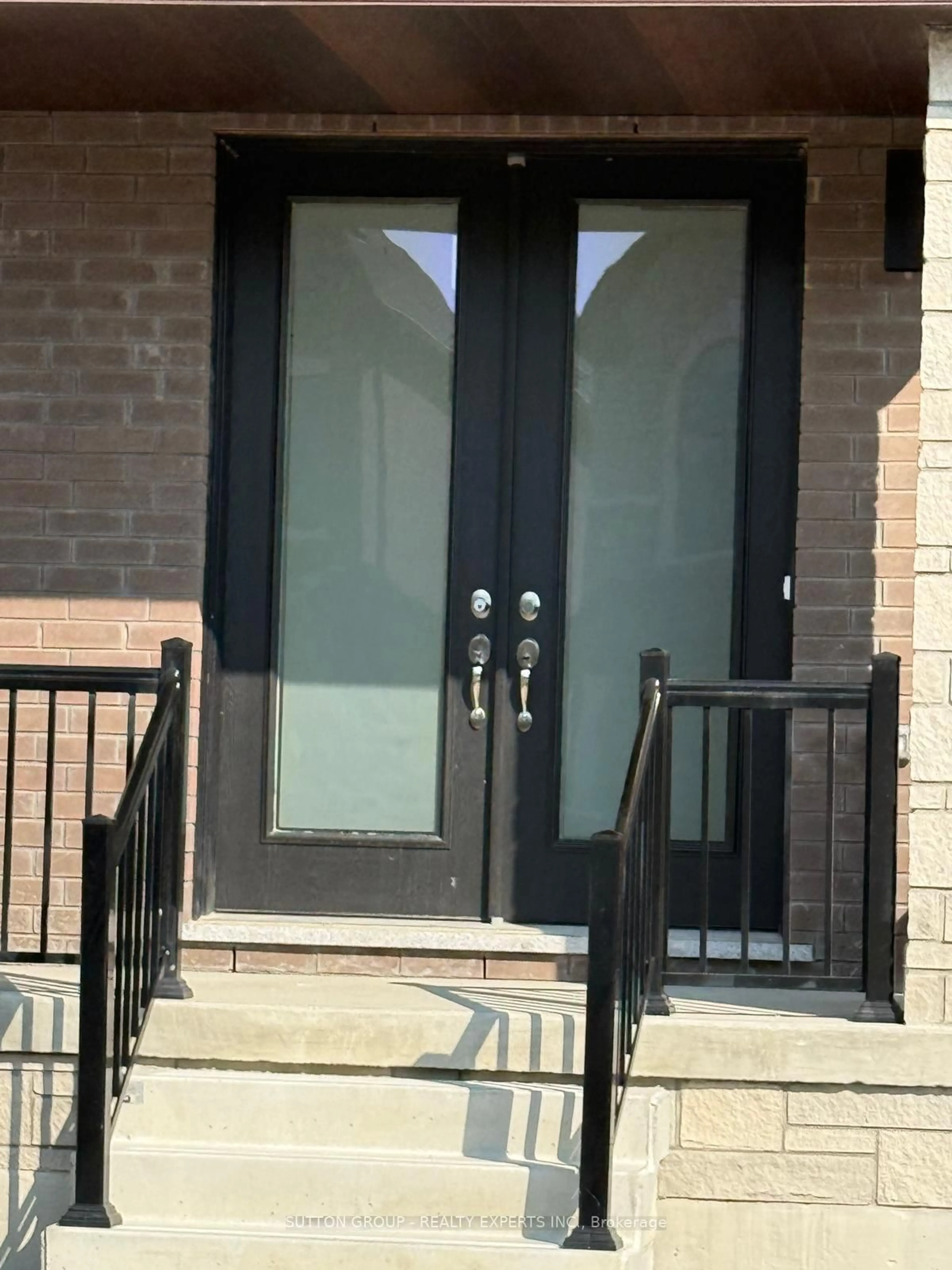 Indoor entryway for 6 Raja St, Brampton Ontario L6P 3K8