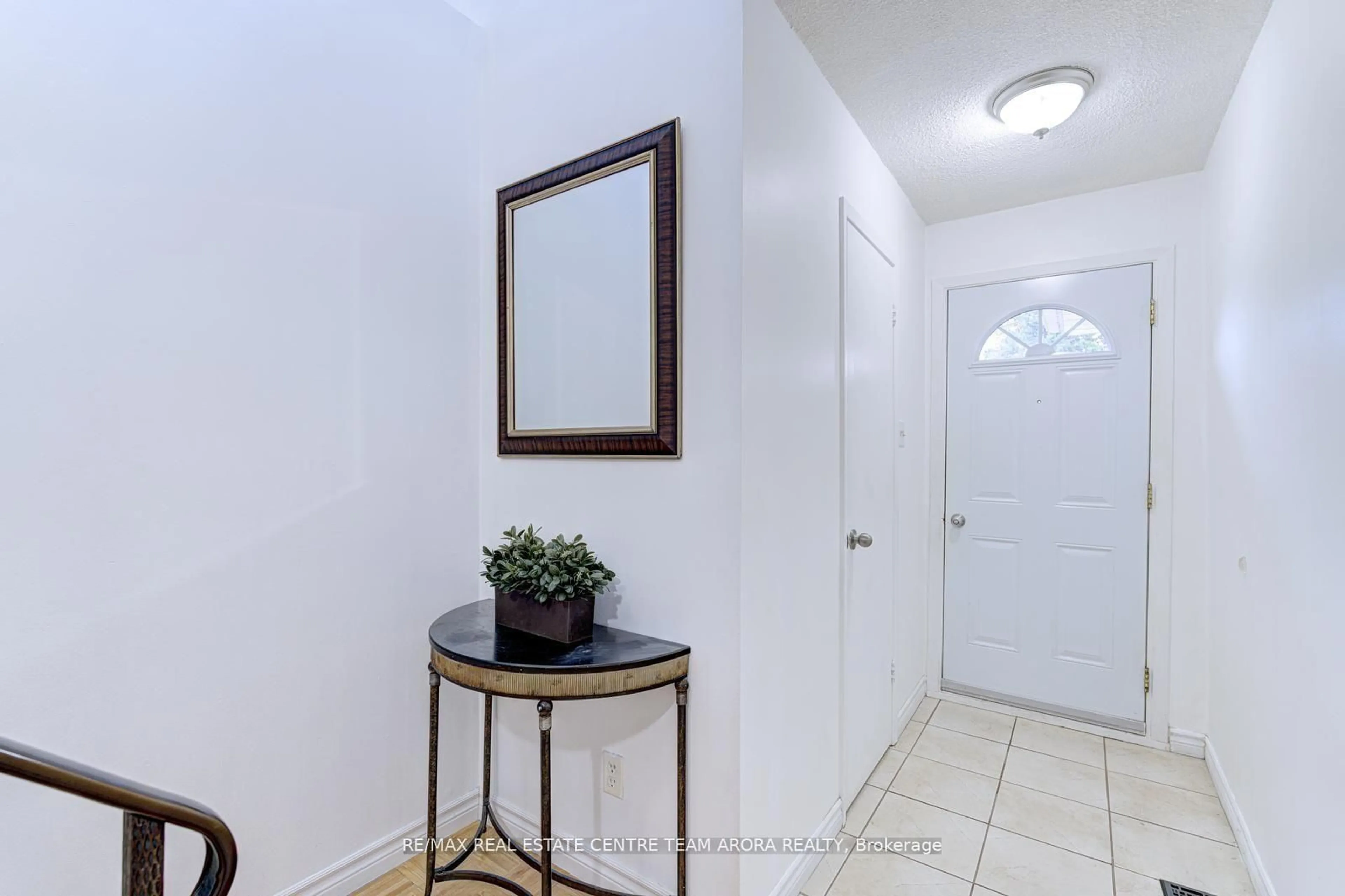 Indoor entryway for 90 Dawson Cres #90, Brampton Ontario L6V 3M6