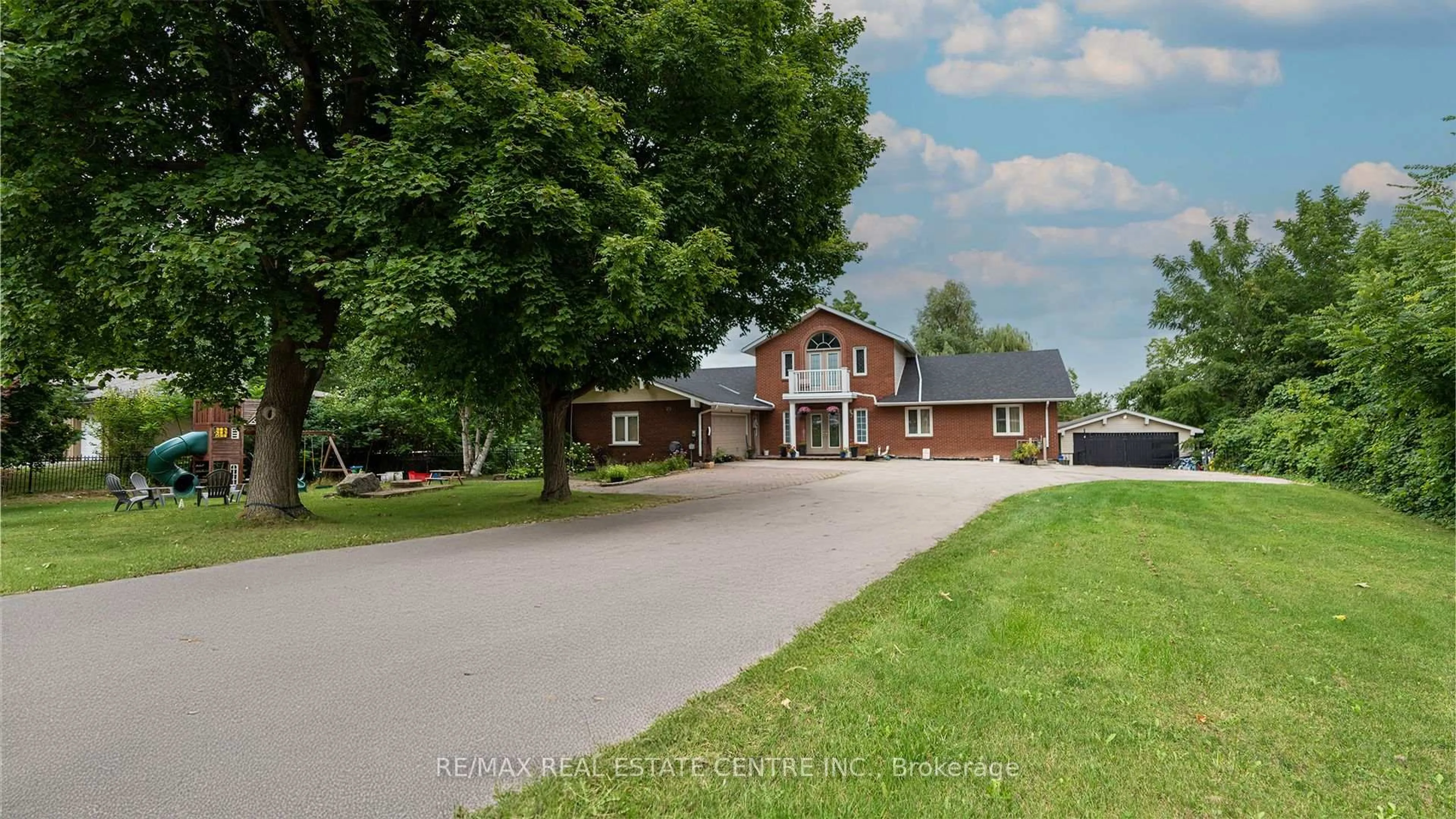 A pic from outside/outdoor area/front of a property/back of a property/a pic from drone, unknown for 7750 No. 5 Side Rd, Milton Ontario L9T 2X8