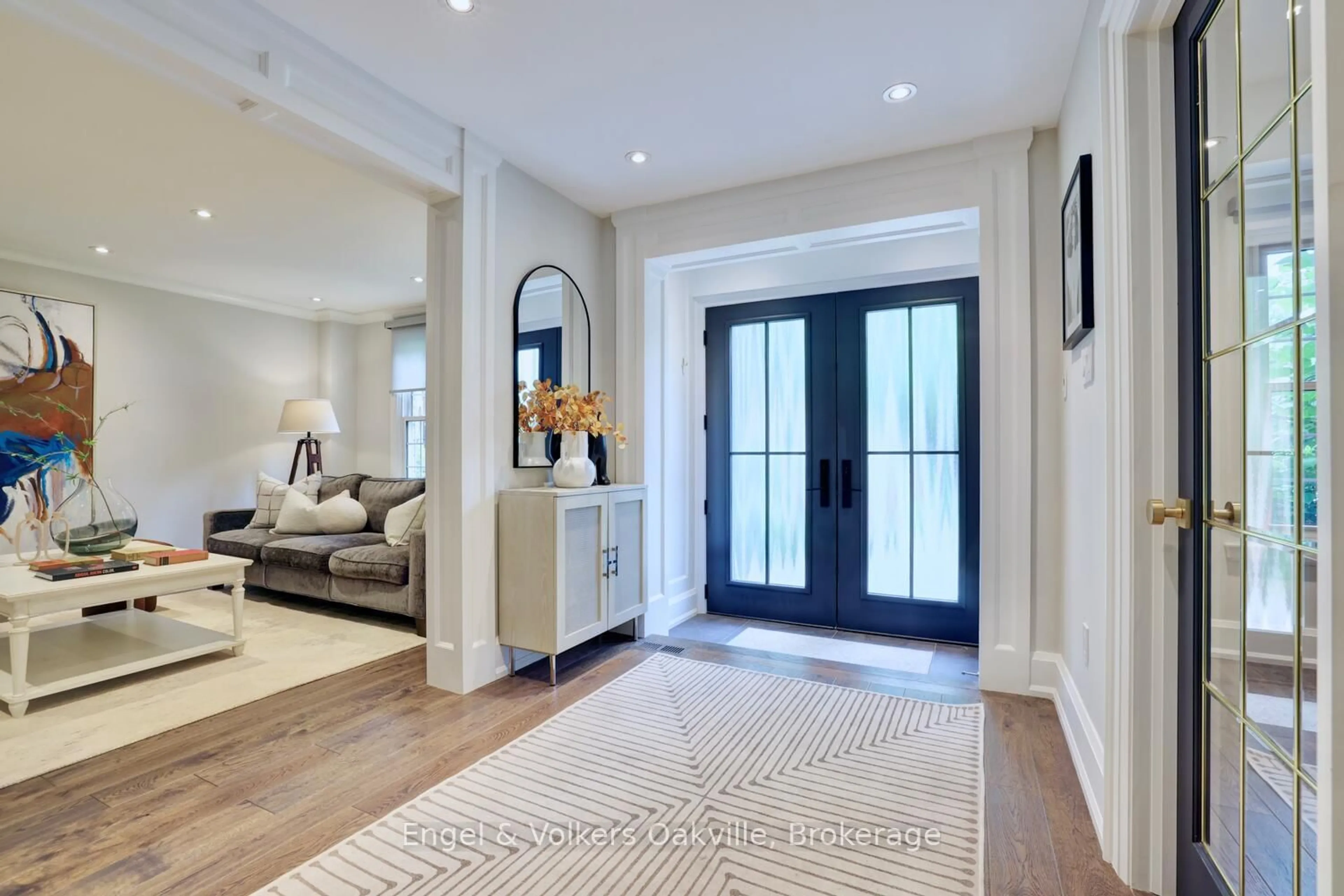 Indoor entryway for 262 Vinova Crt, Oakville Ontario L6L 5X1