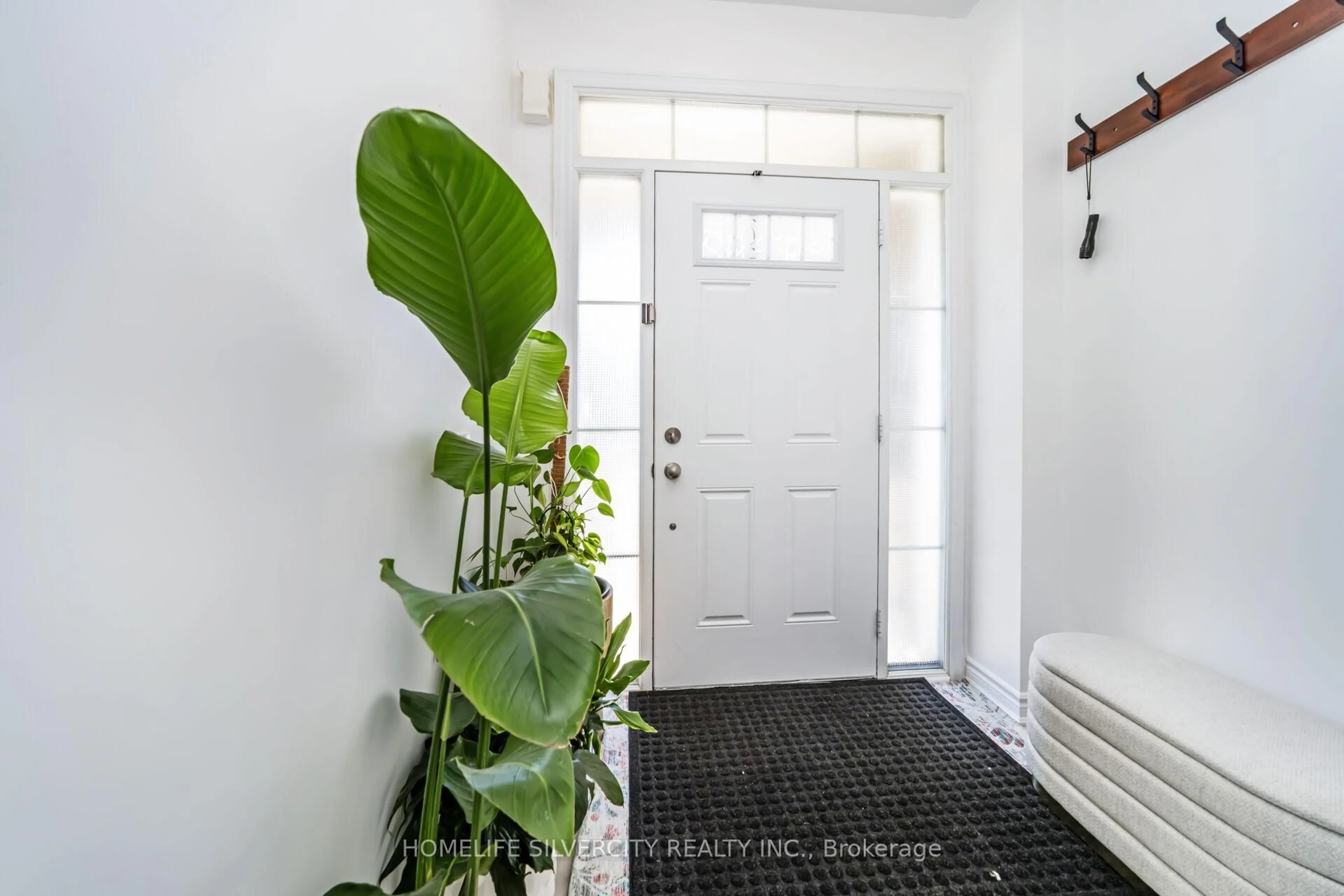 Indoor entryway for 69 Tundra Rd, Caledon Ontario L7C 4G9