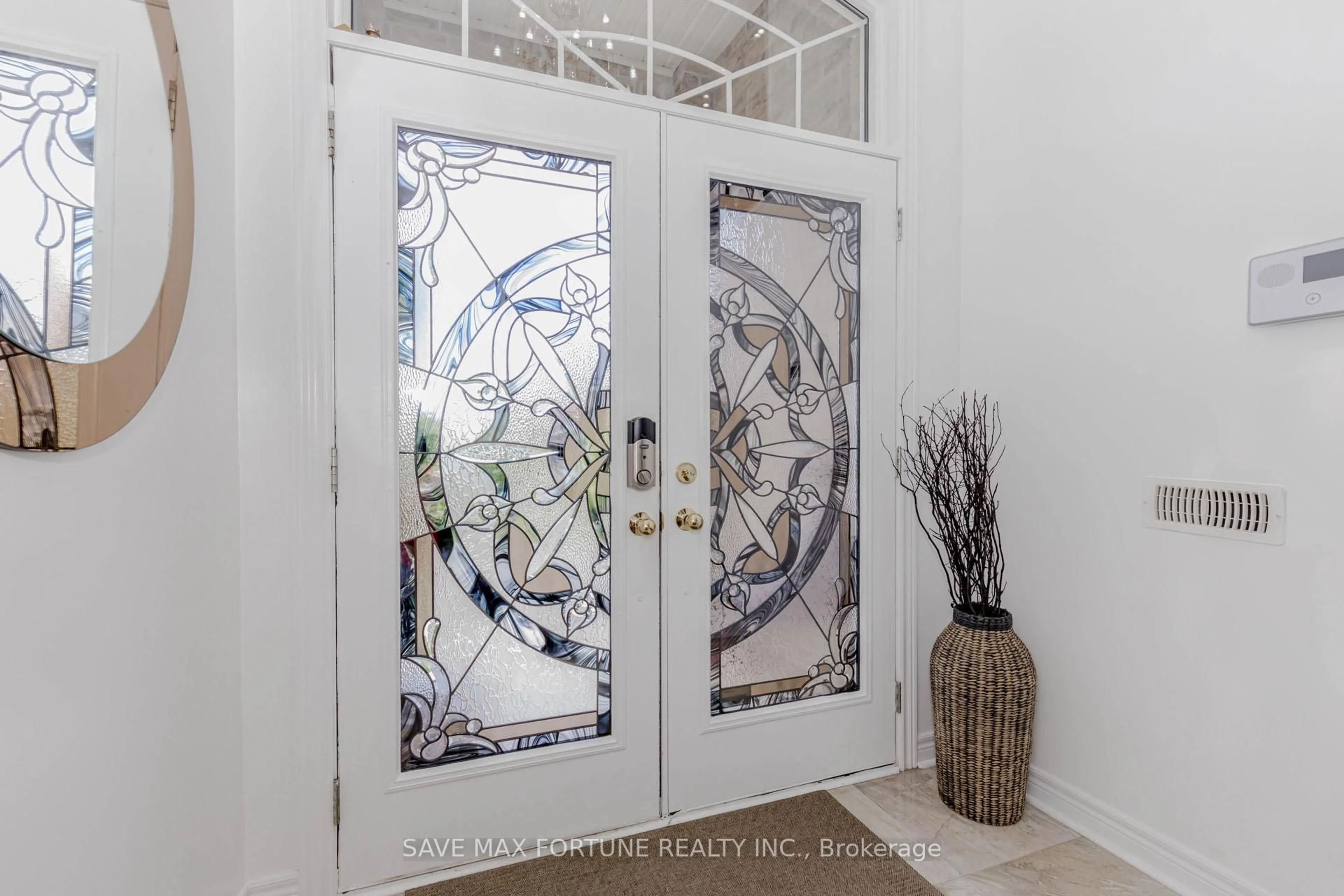 Indoor entryway for 16 Berryfield Way, Brampton Ontario L6R 0Y3