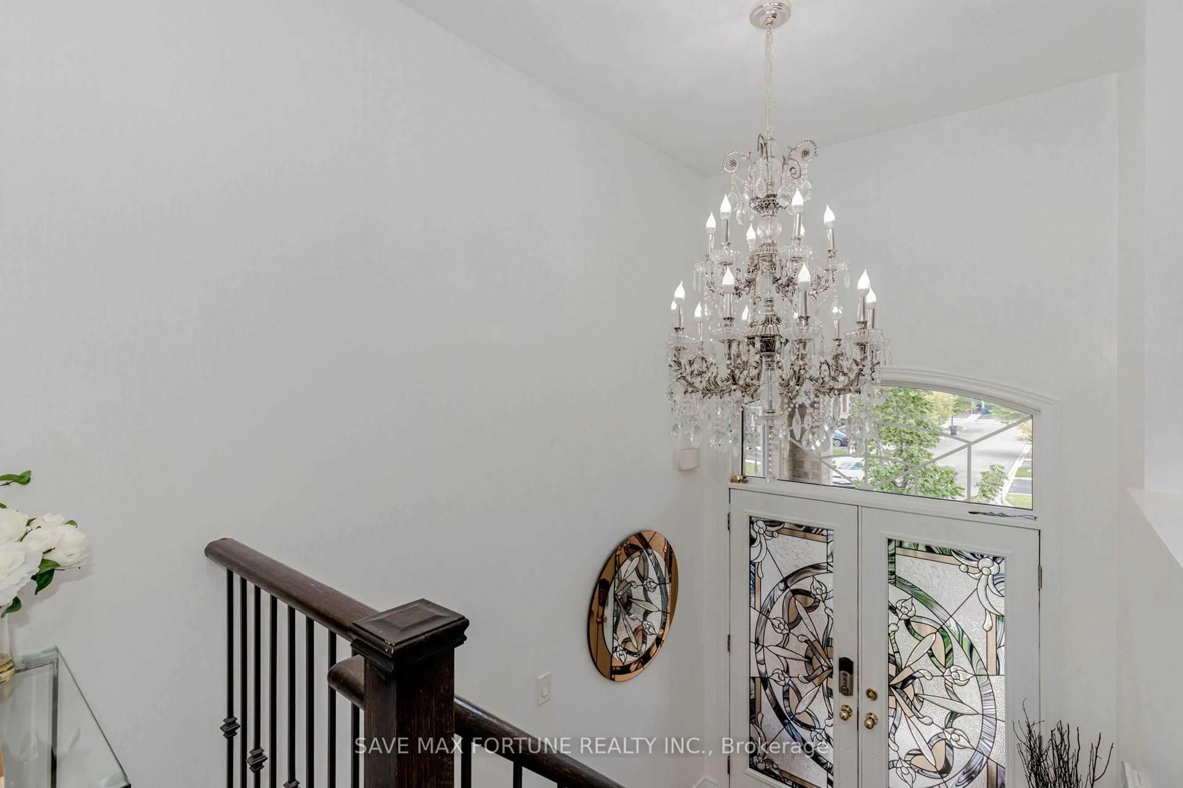 Indoor foyer for 16 Berryfield Way, Brampton Ontario L6R 0Y3