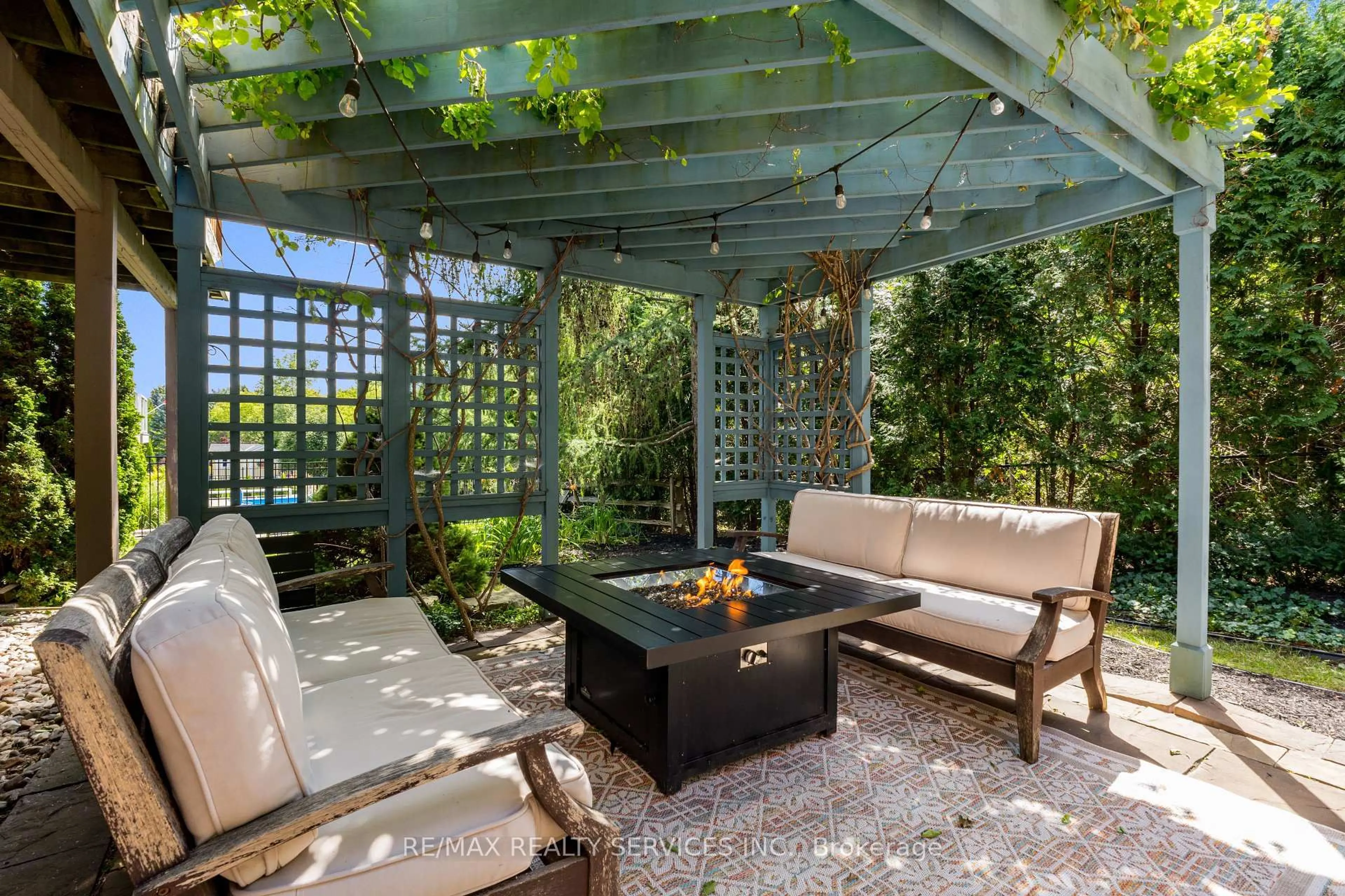 Patio, unknown for 74 North Riverdale Dr, Caledon Ontario L7C 1L1