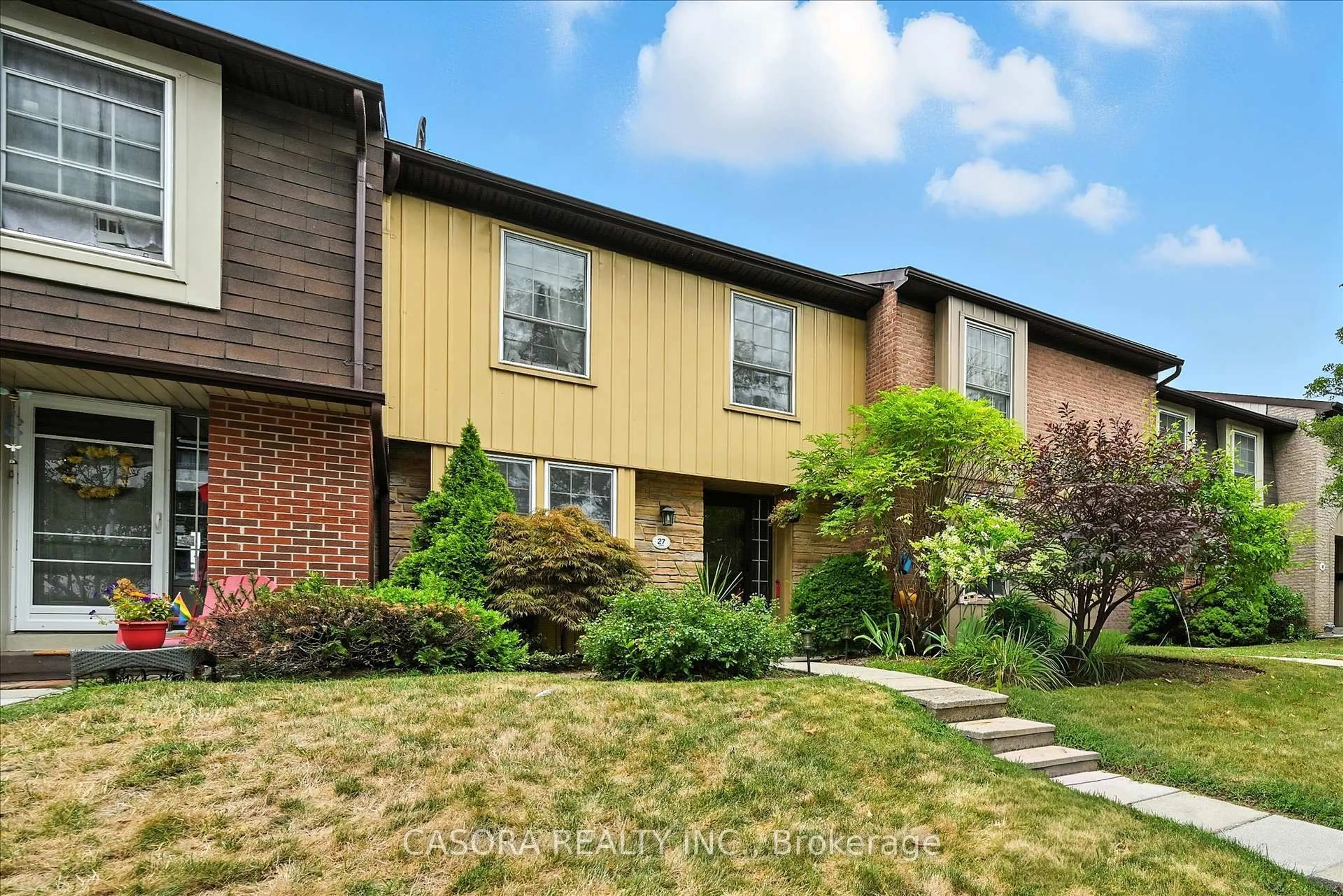 Home with brick exterior material, street for 3049 Glencrest Rd #27, Burlington Ontario L7N 3K1