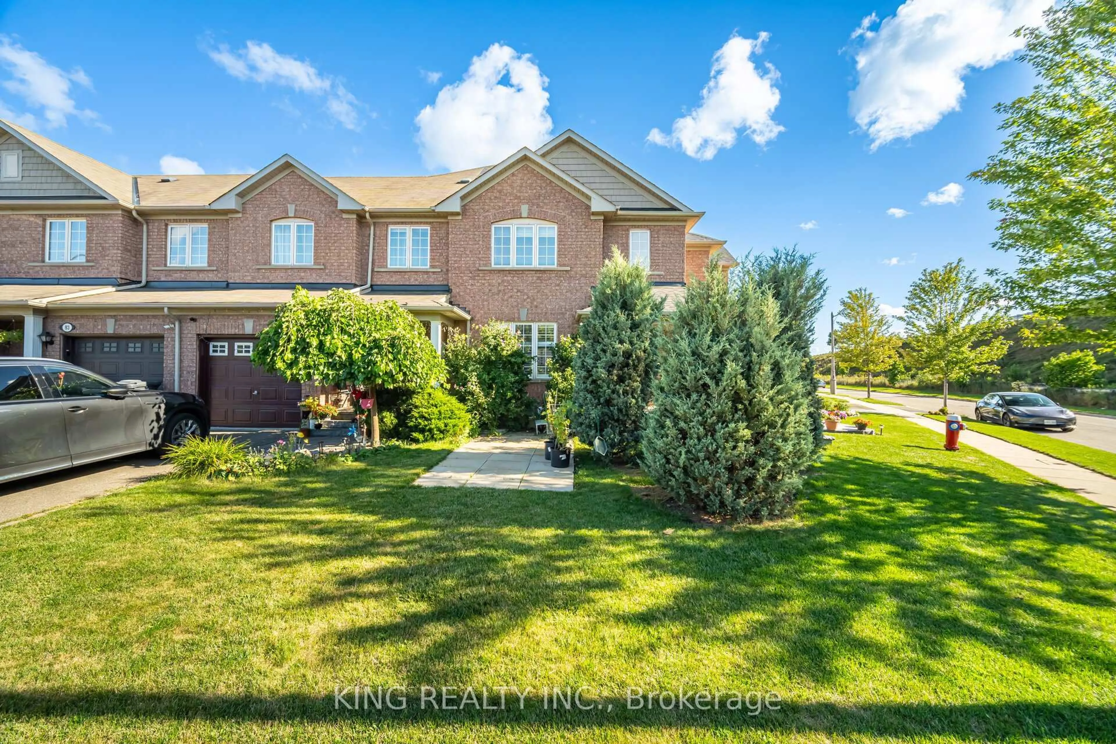 A pic from outside/outdoor area/front of a property/back of a property/a pic from drone, water/lake/river/ocean view for 89 Crystal Glen Cres, Brampton Ontario L6X 0K8