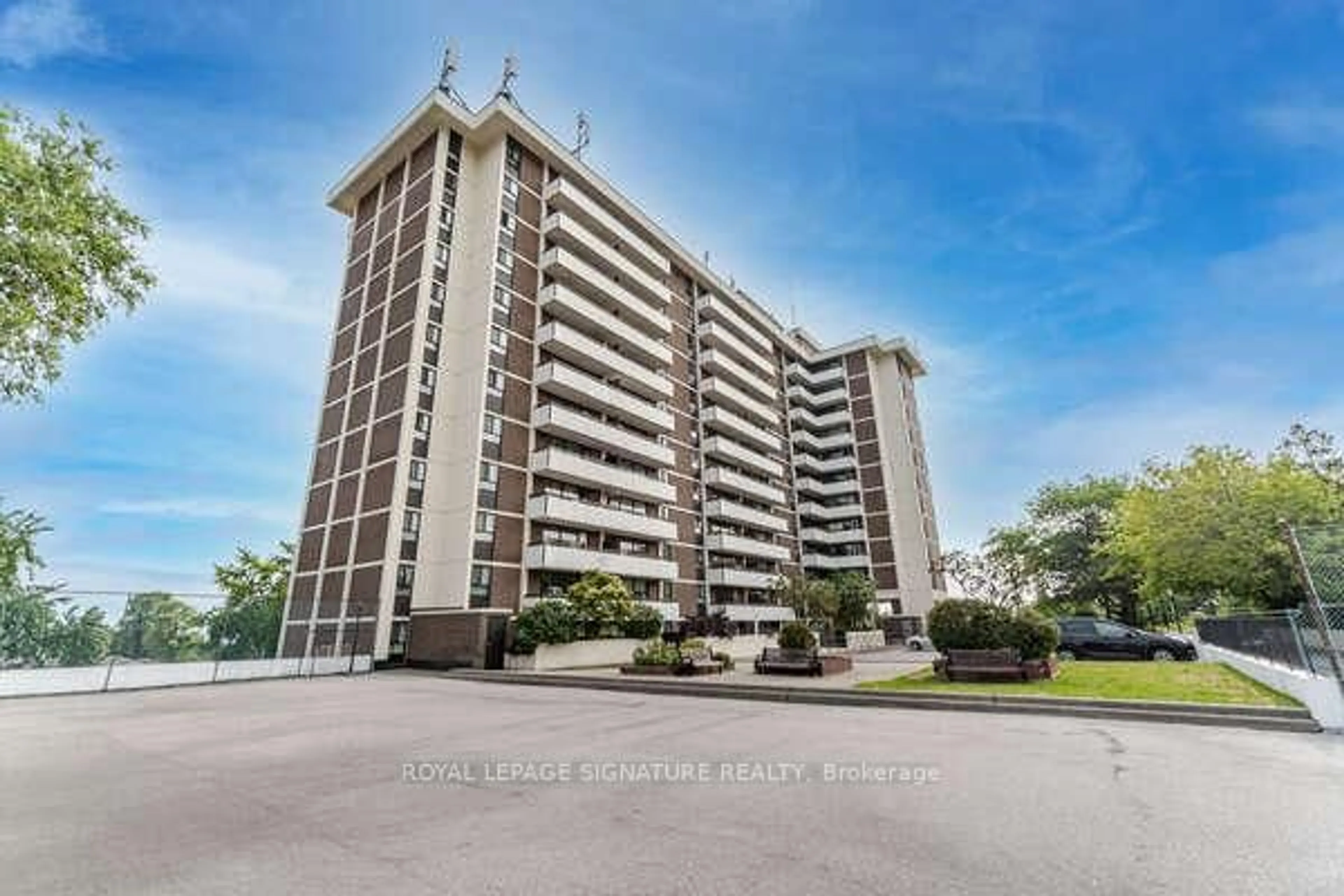 Indoor foyer for 541 Blackthorn Ave #1110, Toronto Ontario M6M 5A6