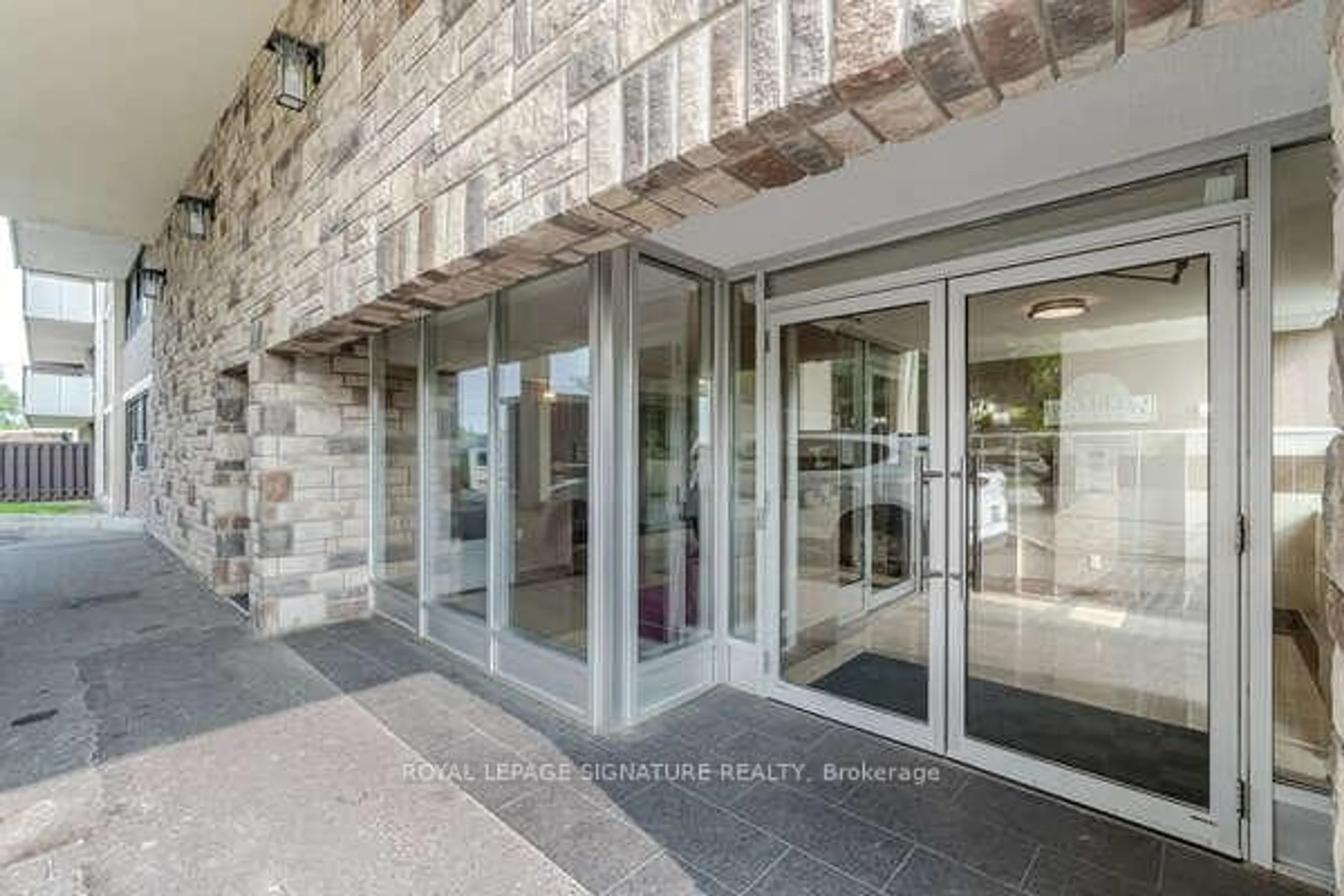Indoor foyer for 541 Blackthorn Ave #1110, Toronto Ontario M6M 5A6
