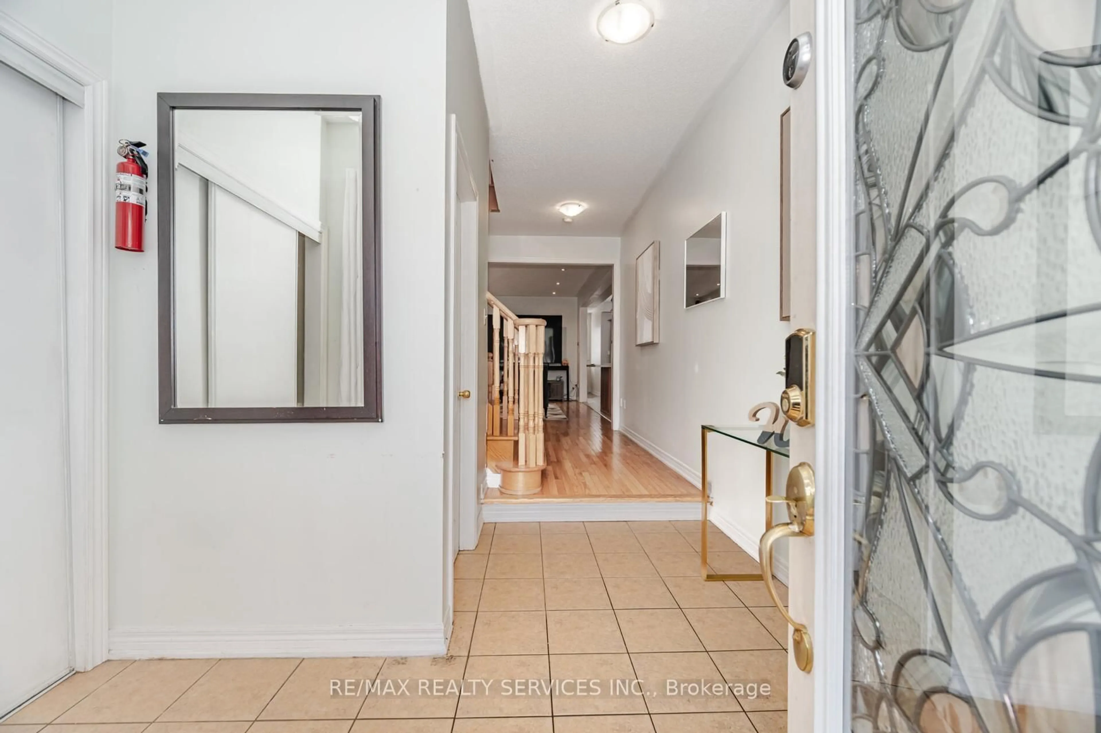 Indoor foyer for 5 Goswell St, Brampton Ontario L6T 3G8