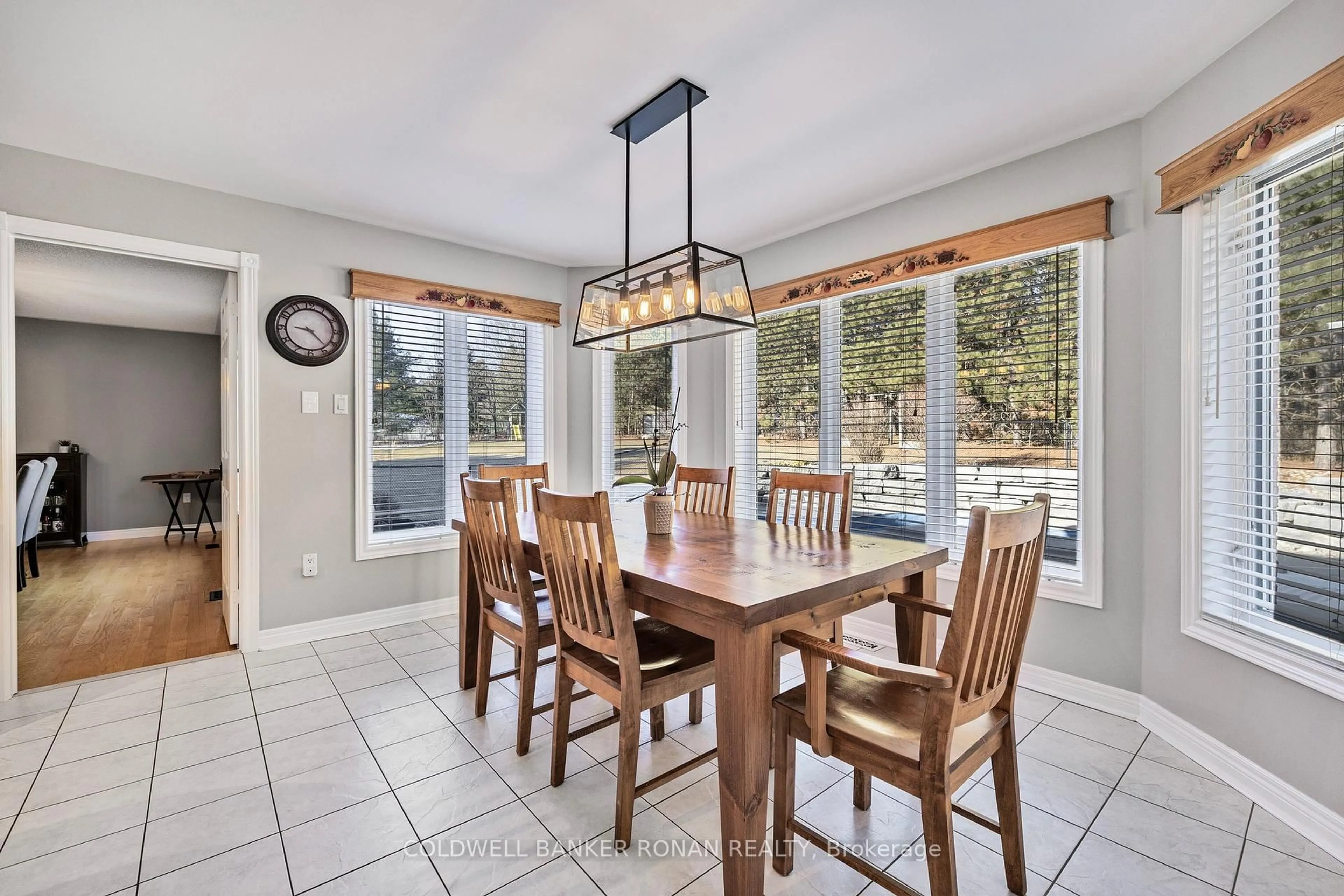 Dining room, ceramic/tile floor for 16 Indiana Dr, Caledon Ontario L7E 0C6