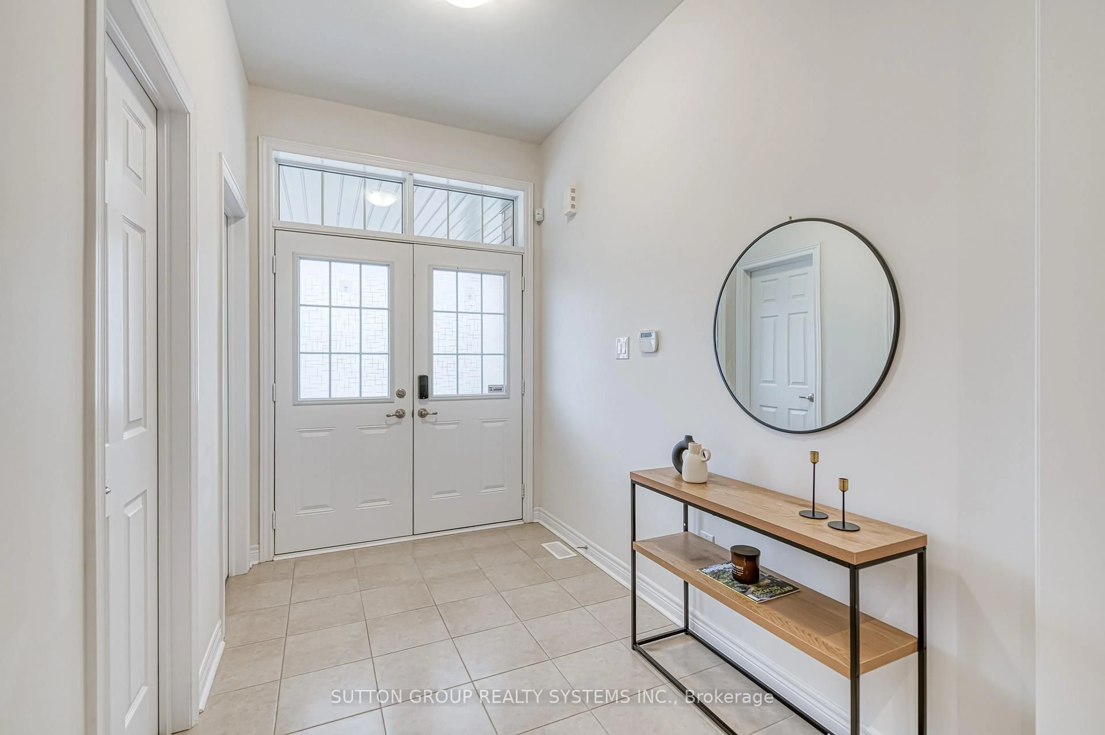 Indoor entryway for 3329 Post Rd, Oakville Ontario L6H 0Y5