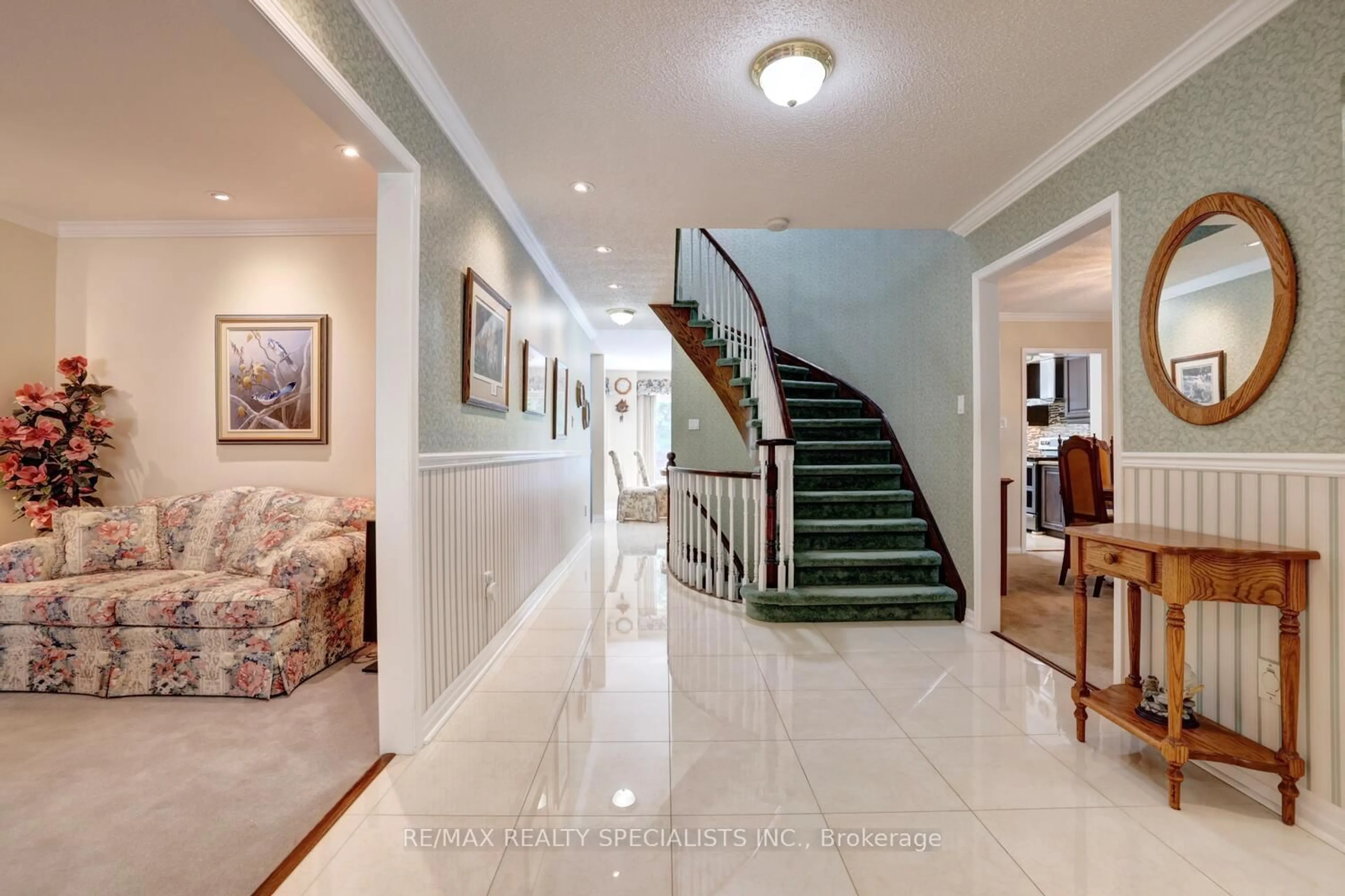 Indoor foyer for 3114 Cascade Crt, Mississauga Ontario L5L 5L8