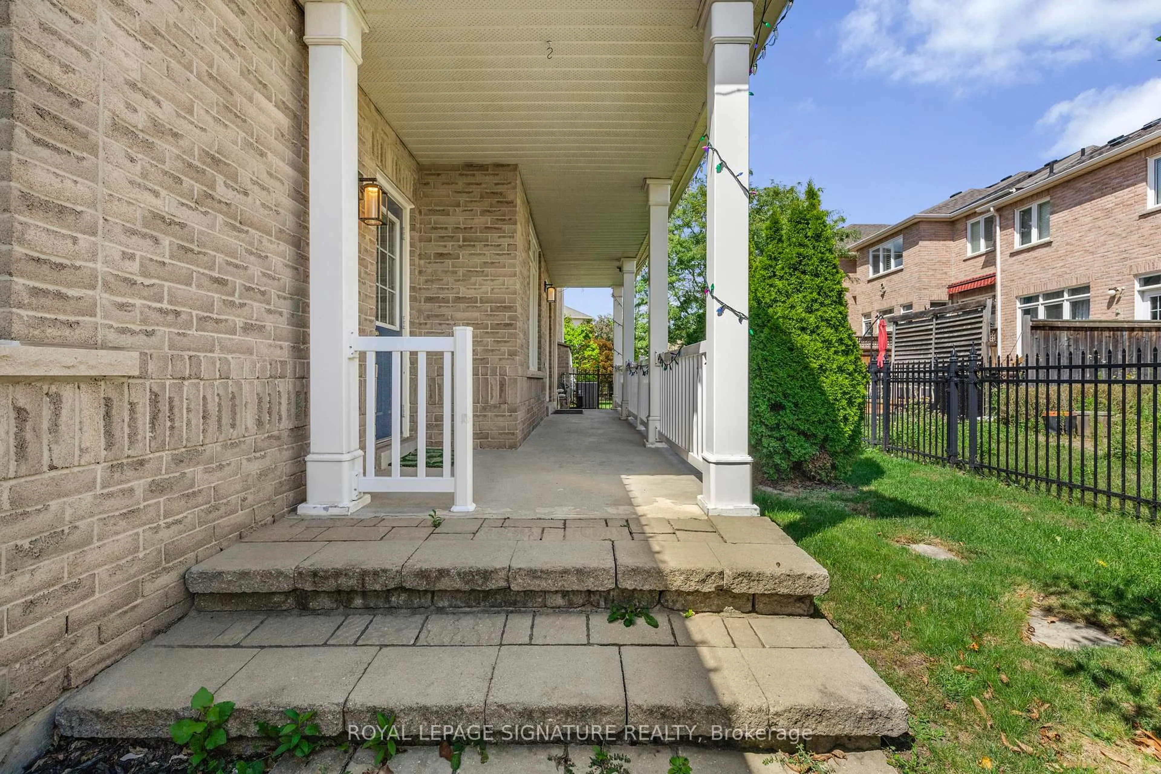 Patio, street for 2295 Rochester Circ #25, Oakville Ontario L6M 5C9