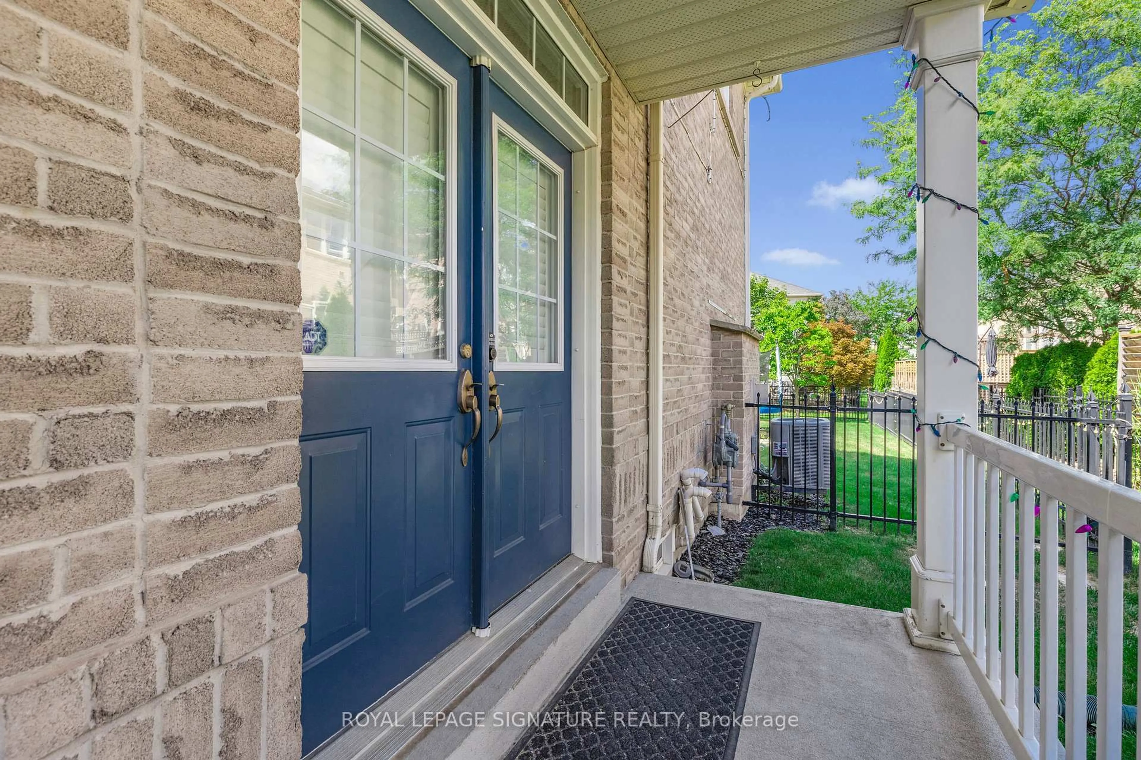 Indoor entryway for 2295 Rochester Circ #25, Oakville Ontario L6M 5C9