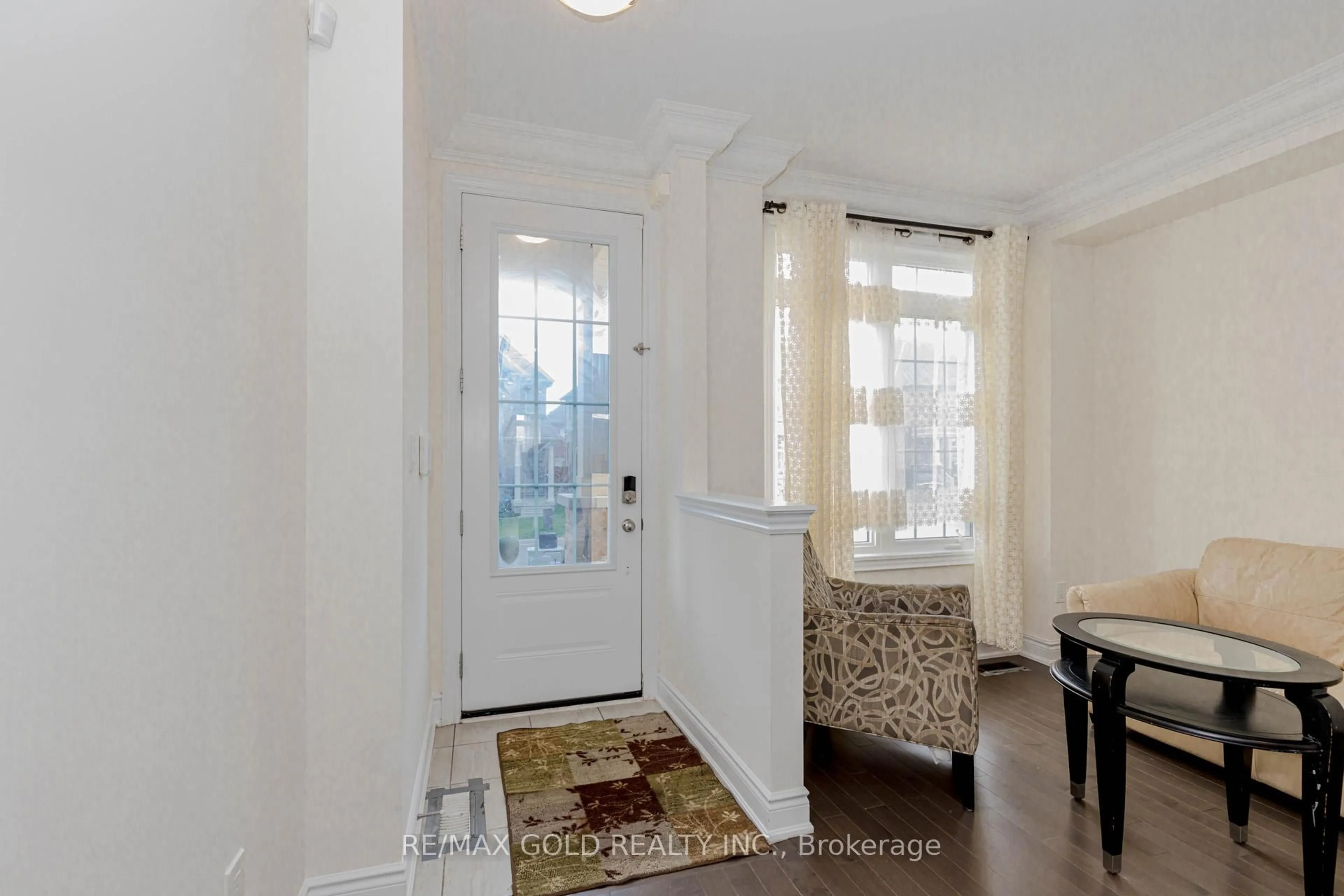 Indoor entryway for 34 Folgate Cres, Brampton Ontario L6R 0B3