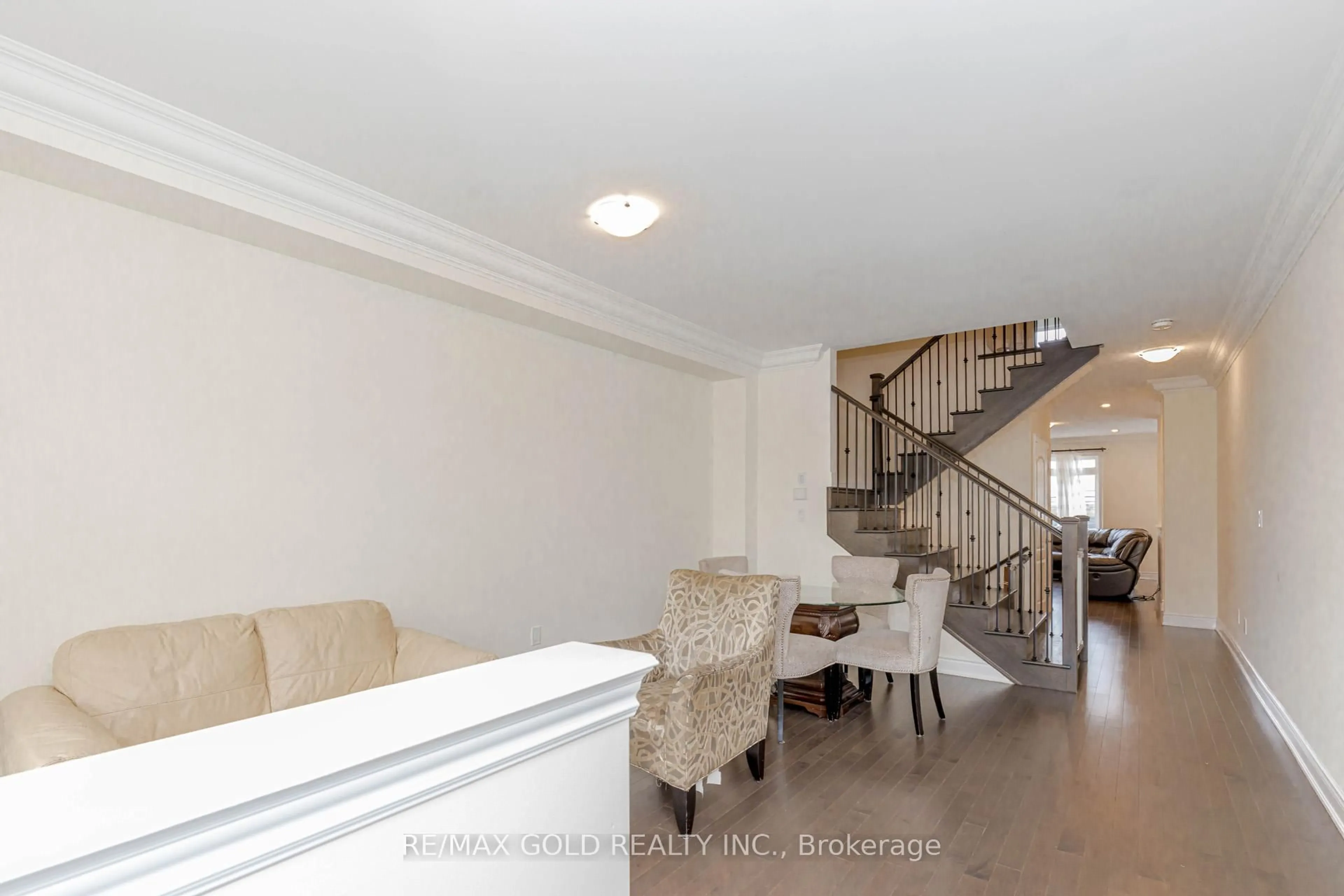 Unknown for 34 Folgate Cres, Brampton Ontario L6R 0B3