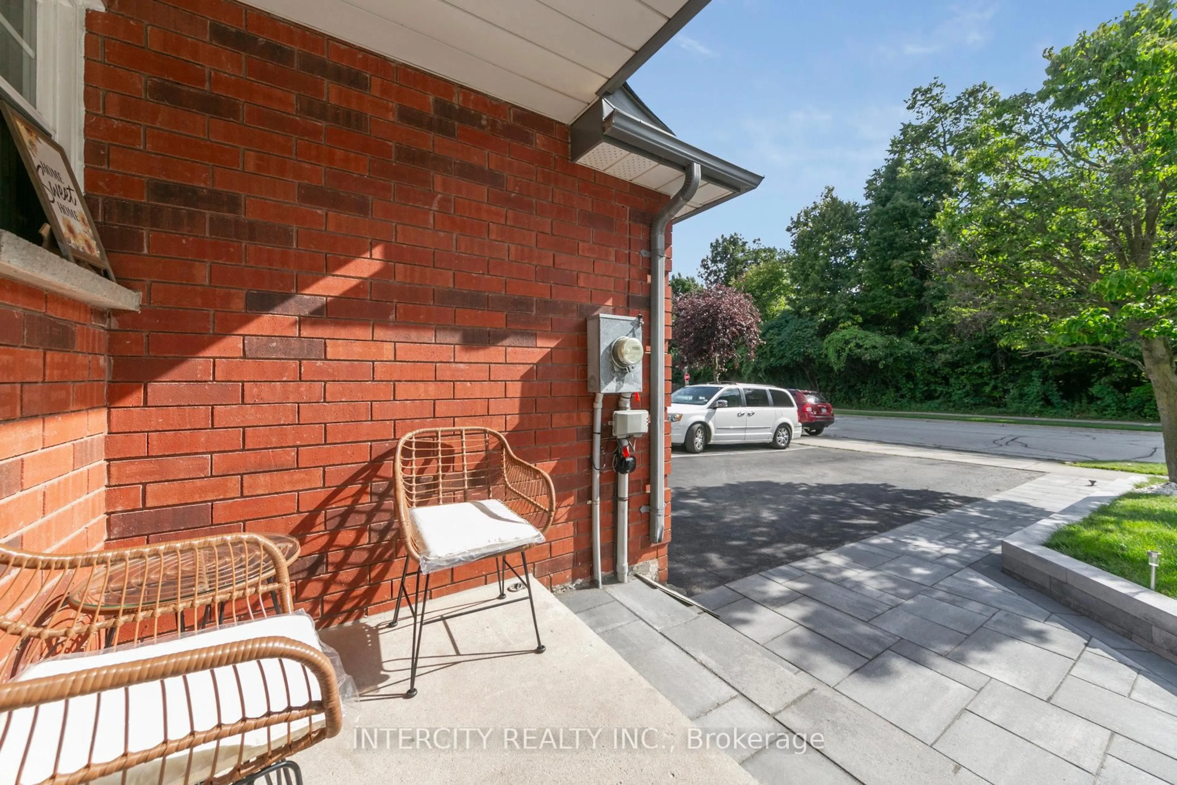Patio, street for 665 Fothergill Blvd, Burlington Ontario L7L 6E5