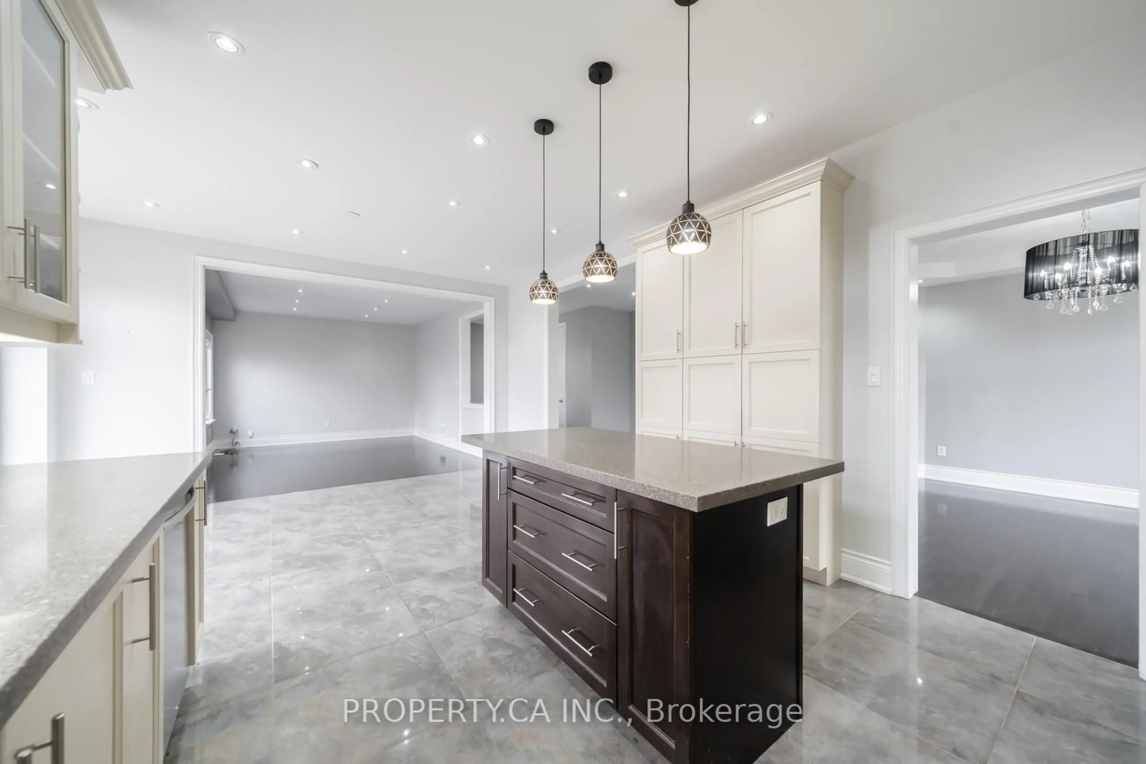 Open concept kitchen, ceramic/tile floor for 88 Royal West Dr, Brampton Ontario L6X 0Z8