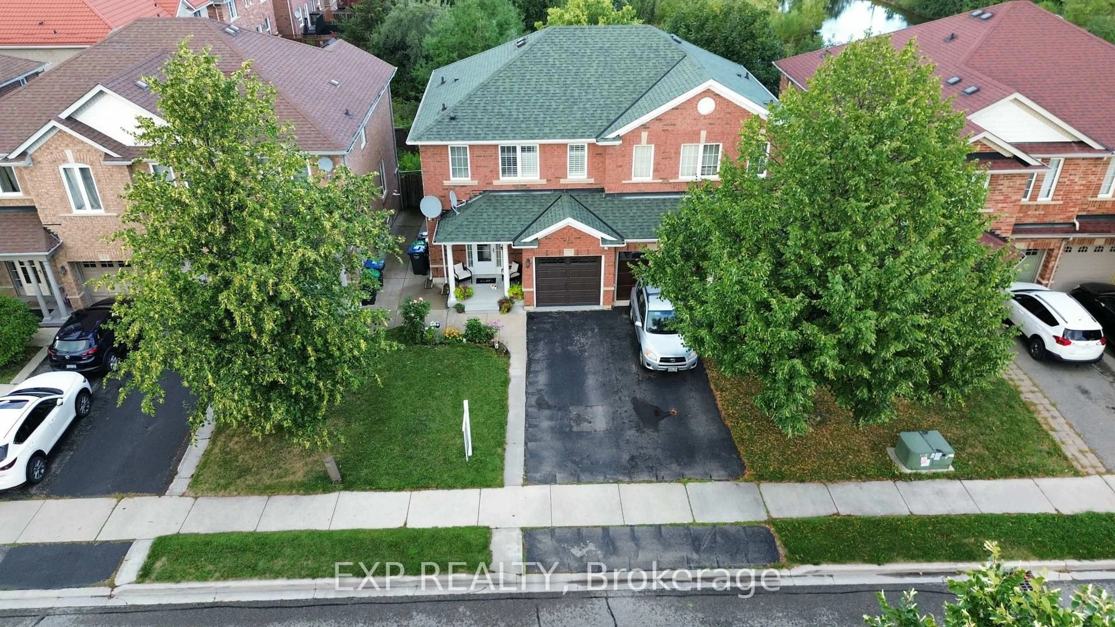 A pic from outside/outdoor area/front of a property/back of a property/a pic from drone, street for 37 Farthingale Cres, Brampton Ontario L7A 1S8