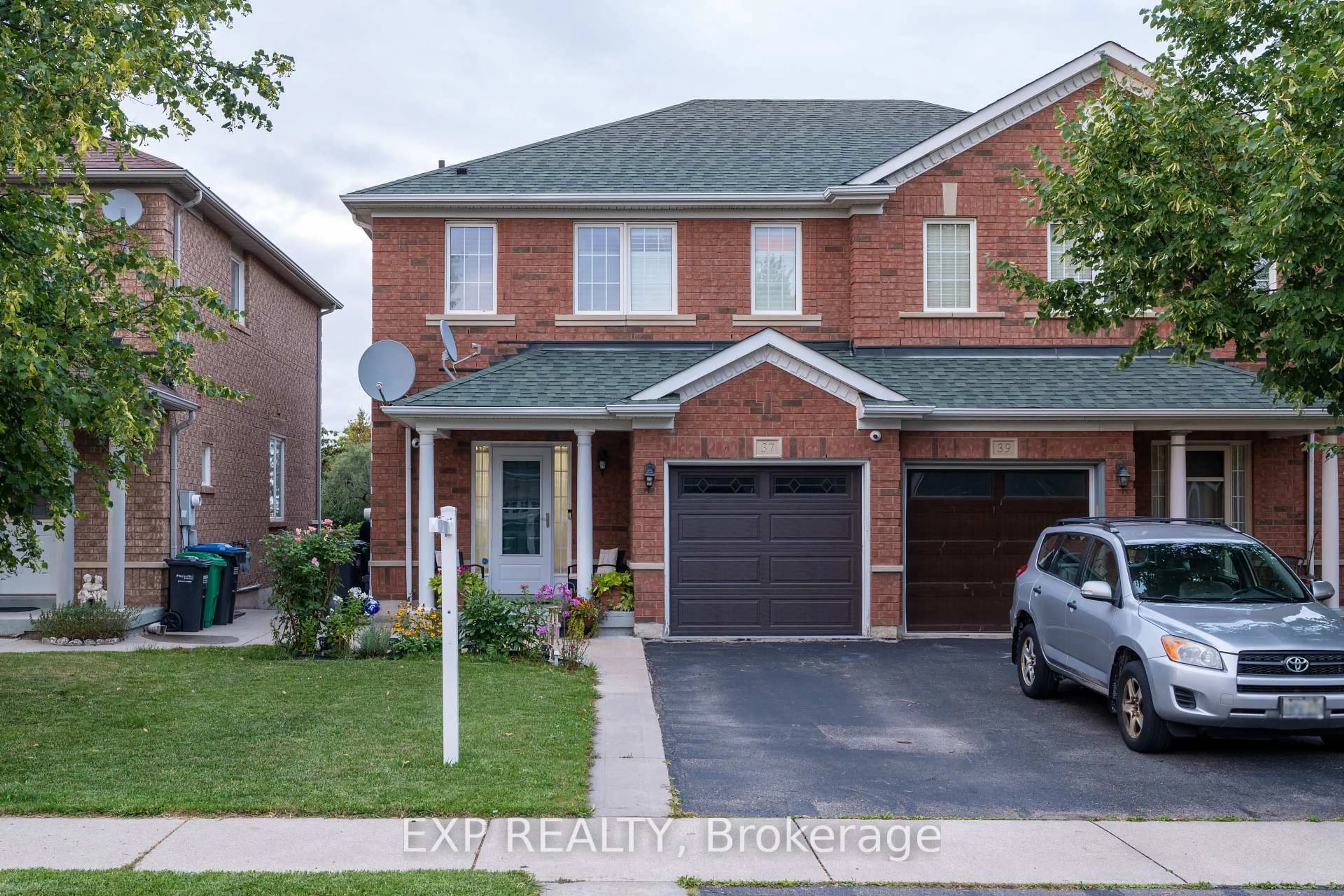 Home with brick exterior material, street for 37 Farthingale Cres, Brampton Ontario L7A 1S8