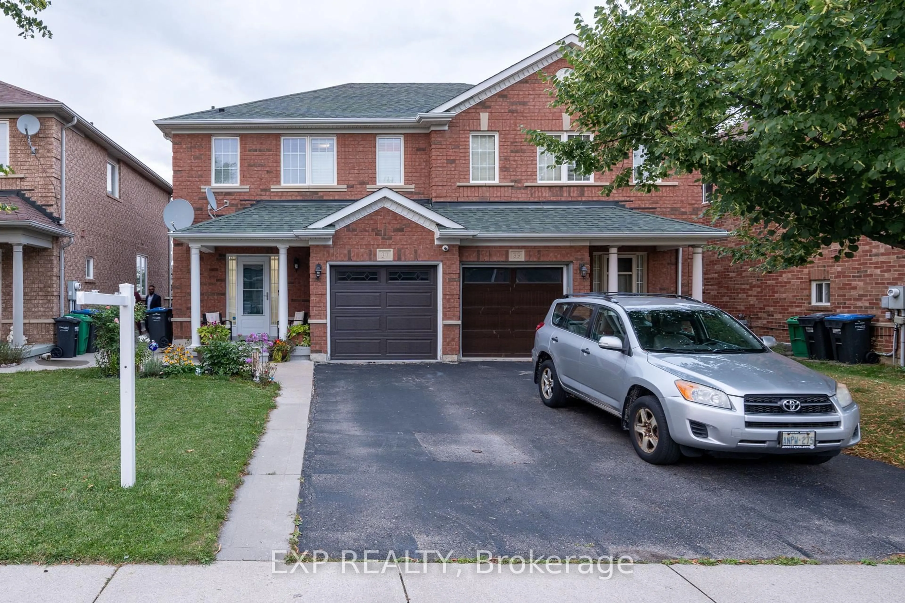 Home with brick exterior material, street for 37 Farthingale Cres, Brampton Ontario L7A 1S8