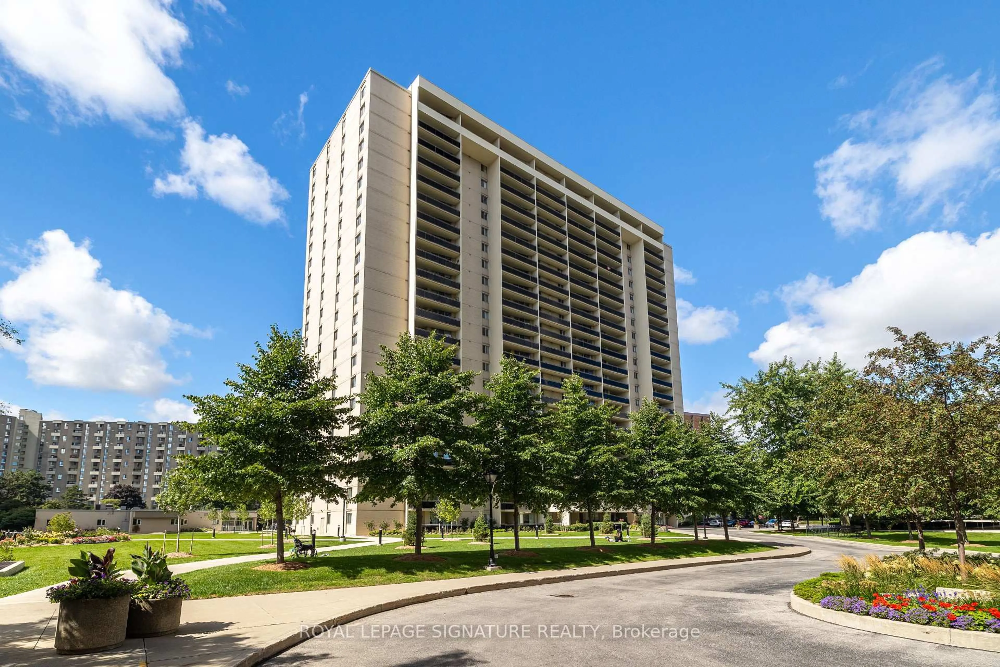 Unknown for 820 Burnhamthorpe Rd #2105, Toronto Ontario M9C 4W2