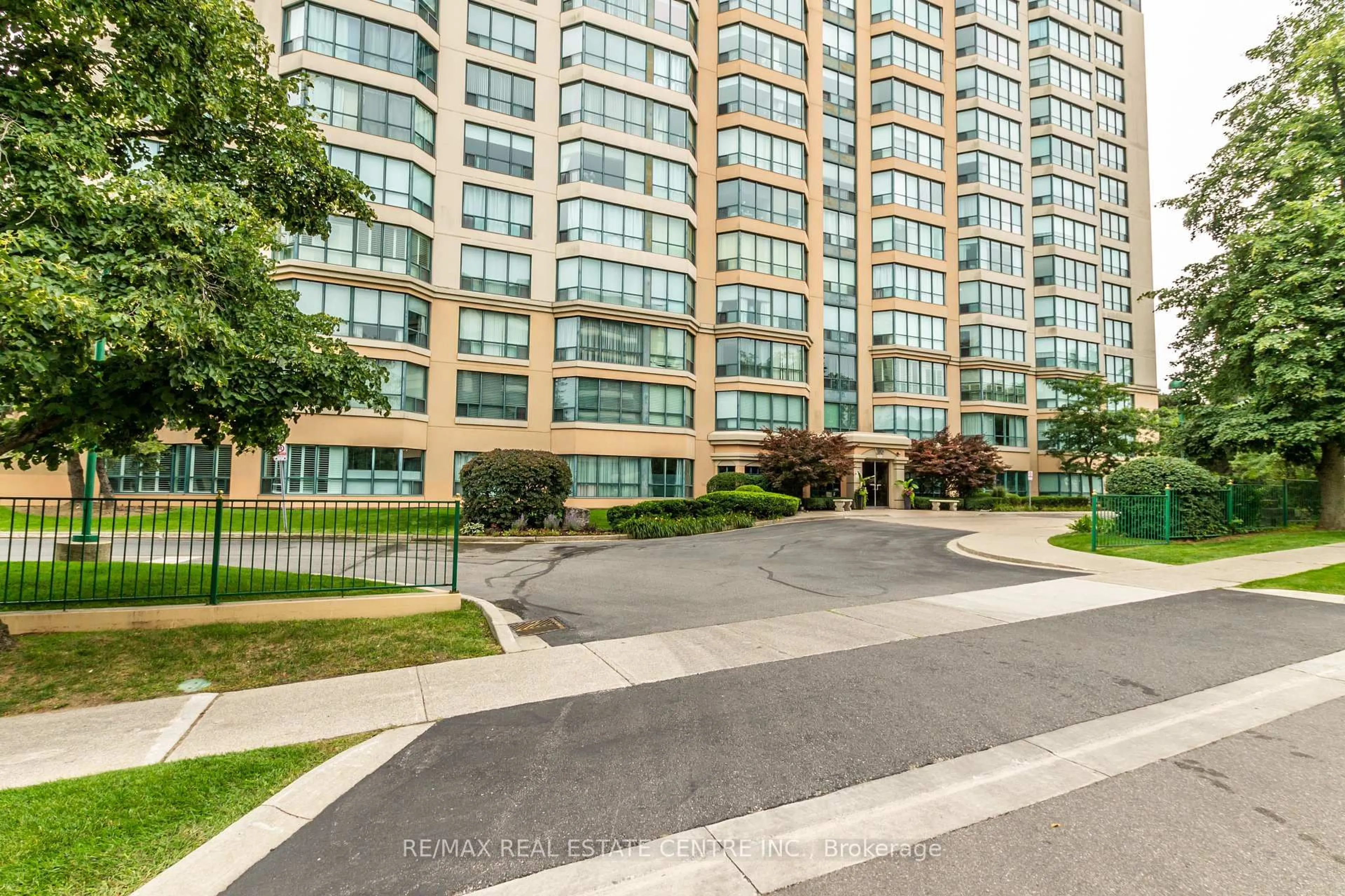 Unknown for 100 Millside Dr #1109, Milton Ontario L9T 5E2