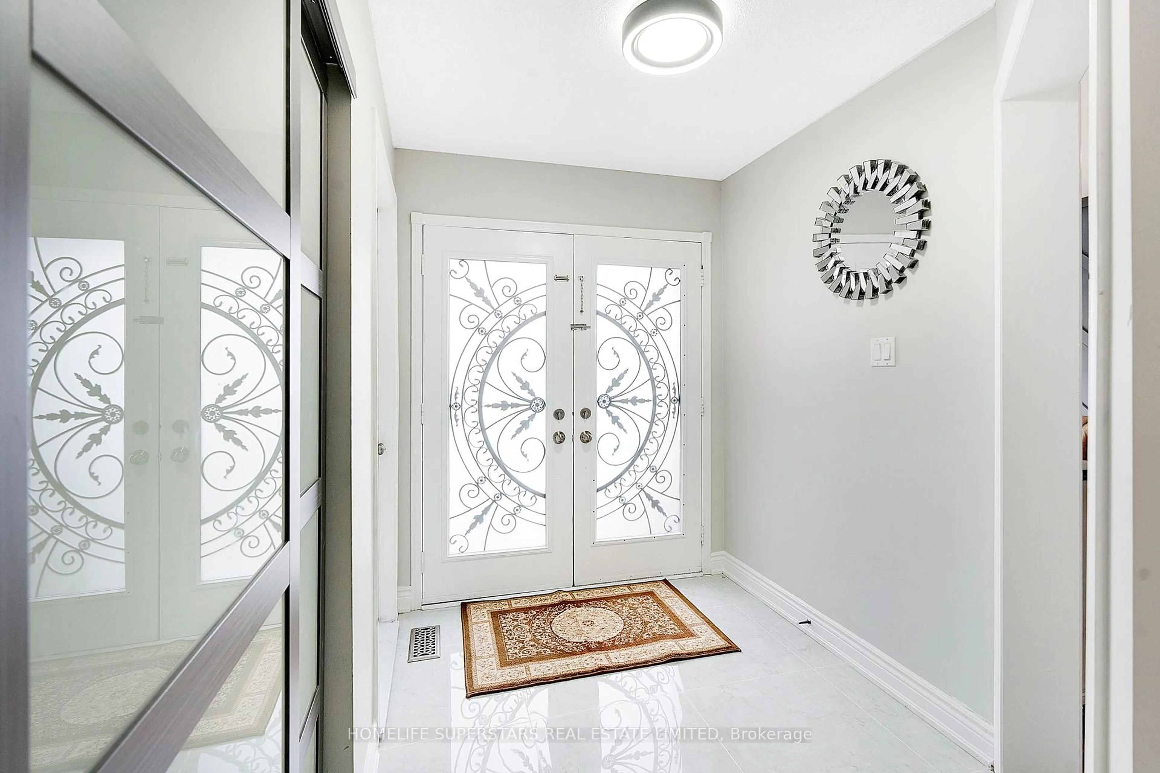 Indoor entryway for 26 Songsparrow Dr, Brampton Ontario L6Y 3Z8
