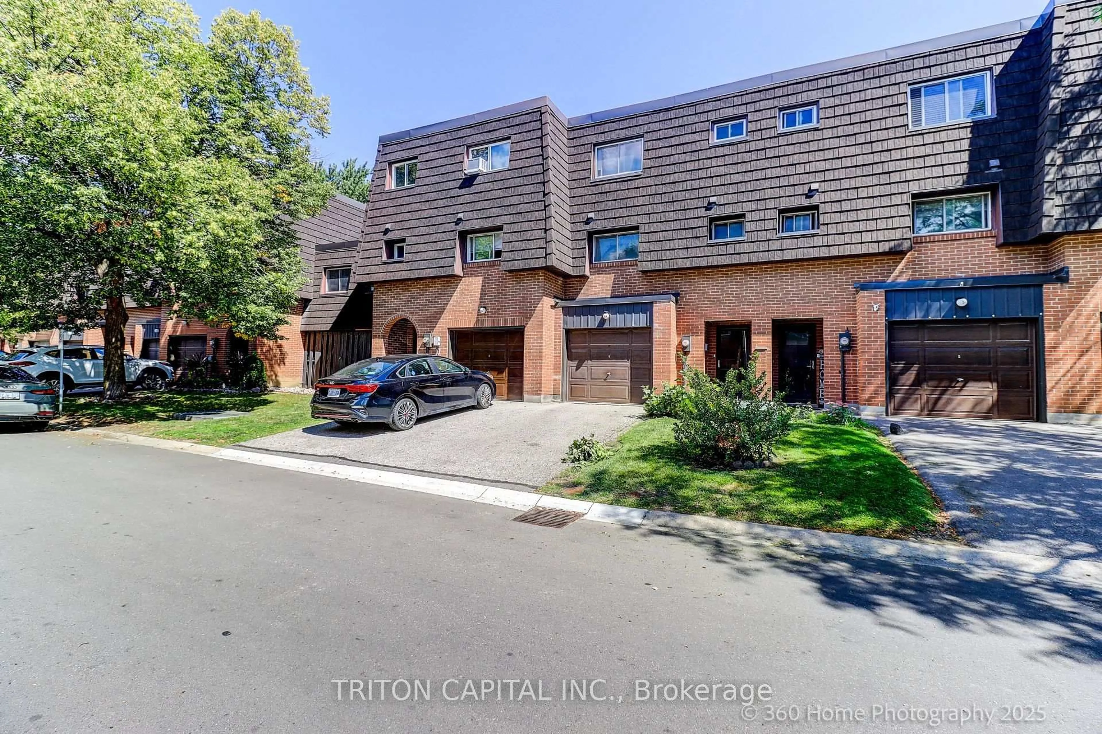 A pic from outside/outdoor area/front of a property/back of a property/a pic from drone, street for 57 Darras Crt, Brampton Ontario L6T 1W7