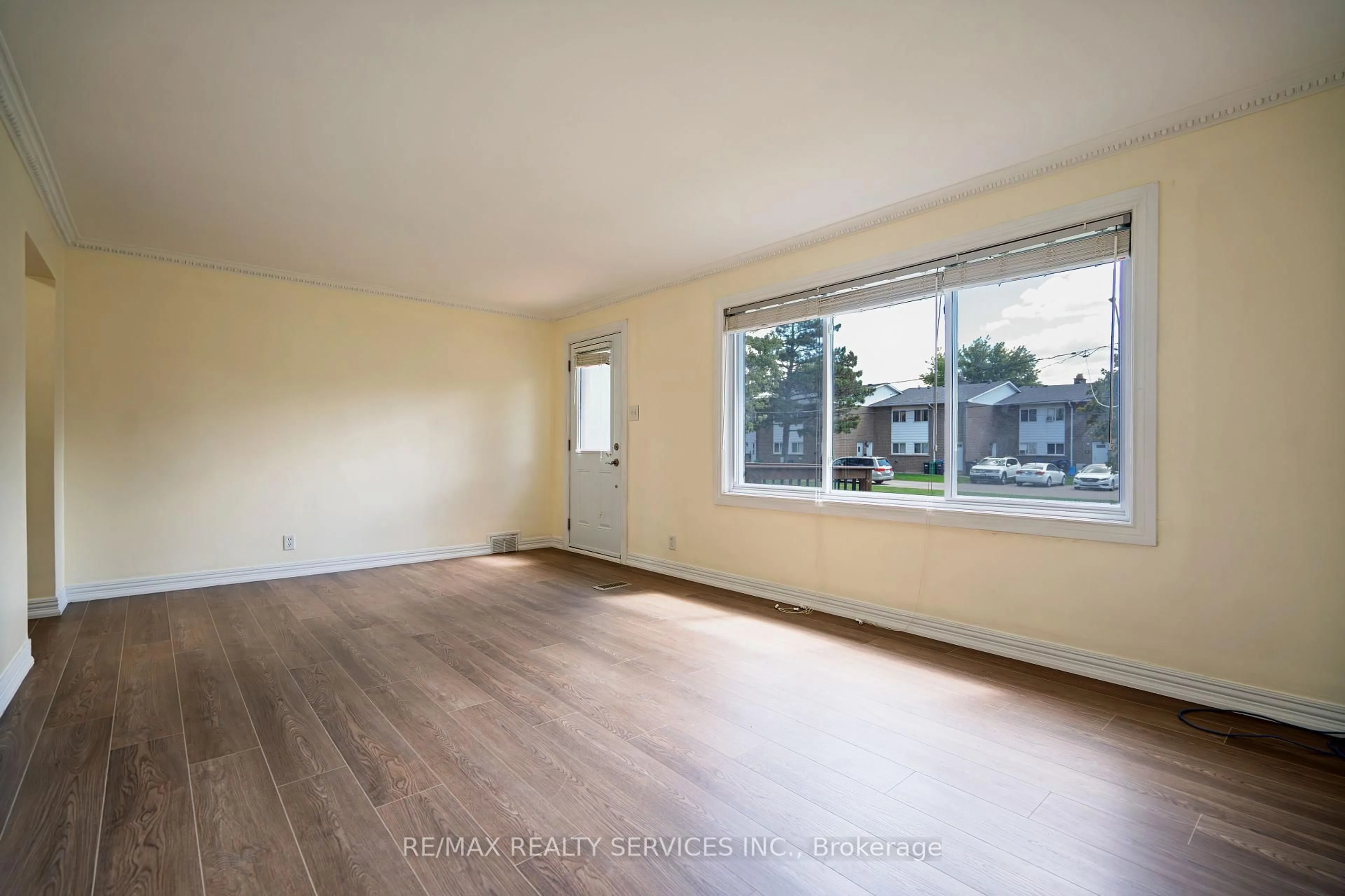 A pic of a room for 32 Eastern Ave, Brampton Ontario L6W 1X6