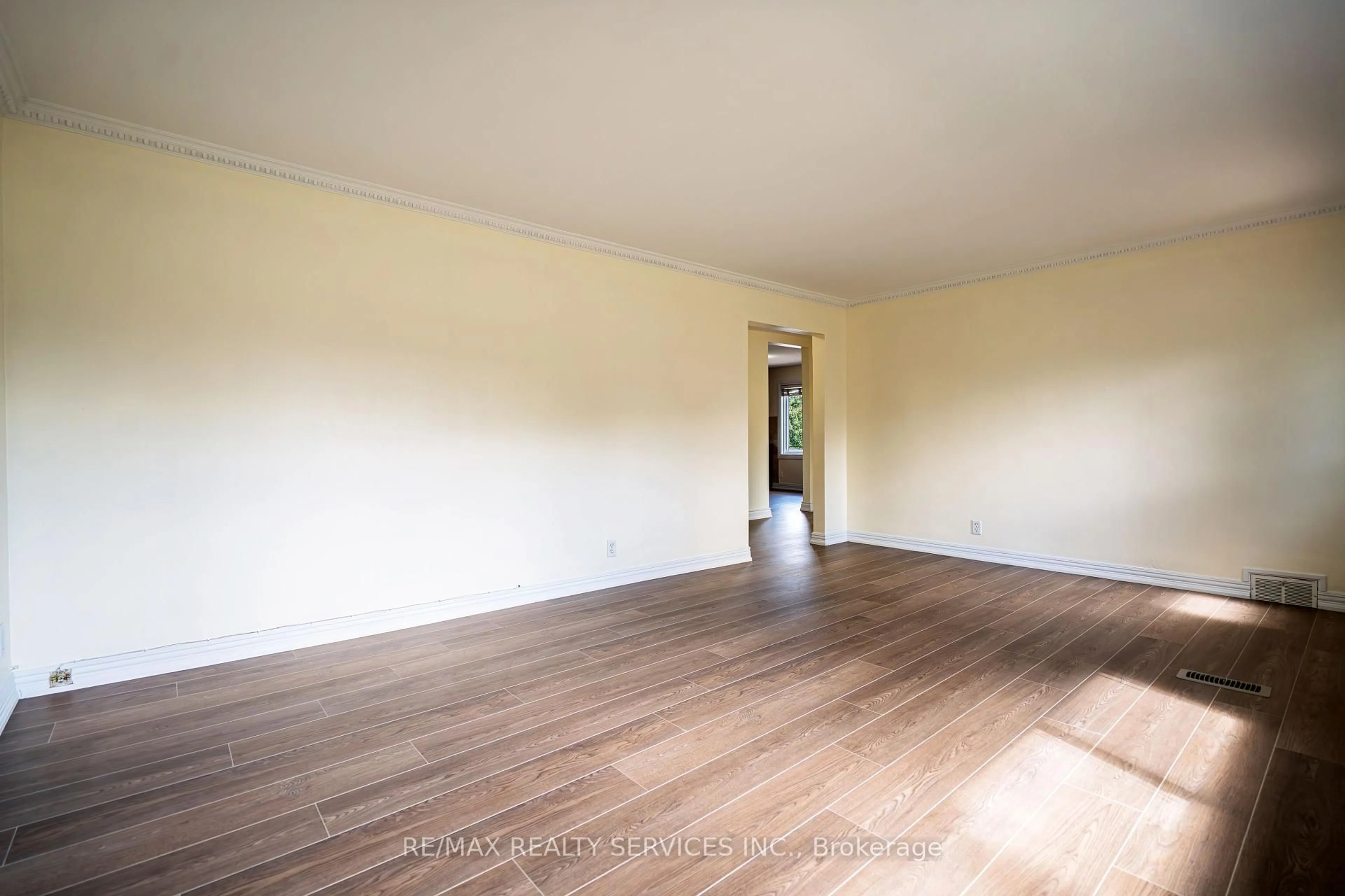 A pic of a room for 32 Eastern Ave, Brampton Ontario L6W 1X6