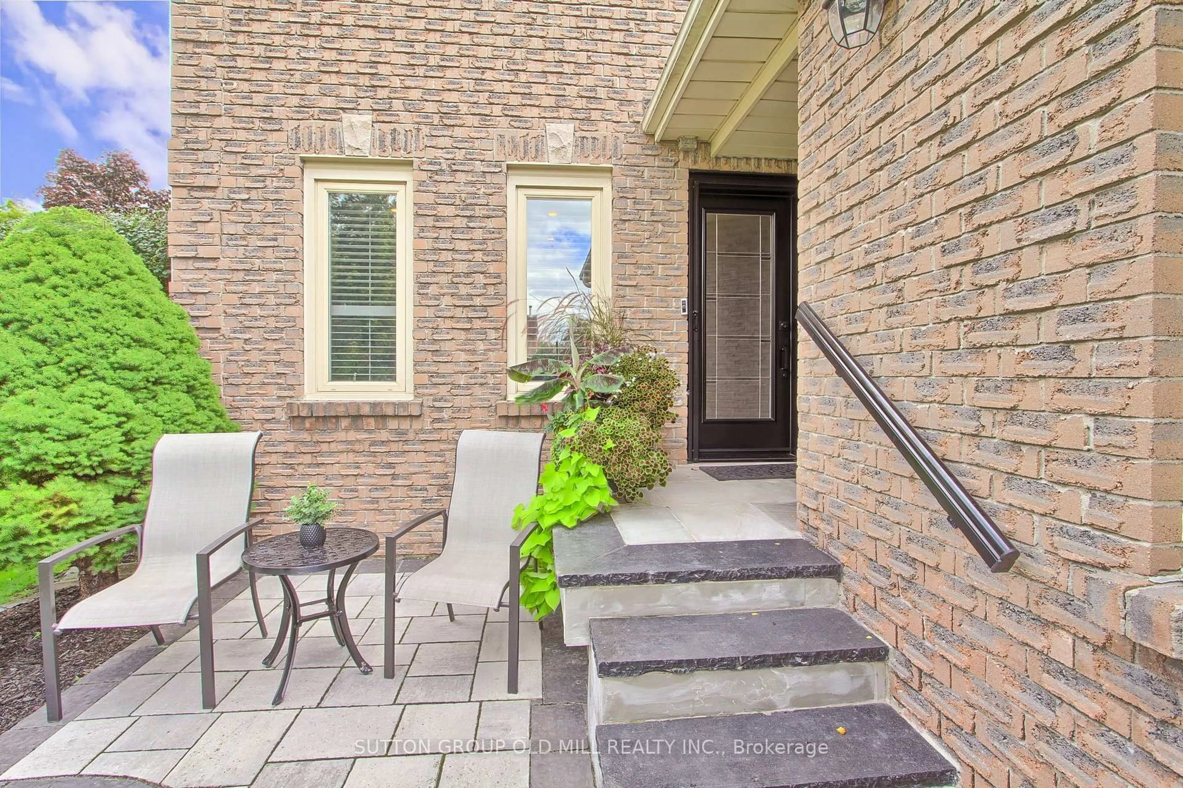 Patio, street for 3126 Oakview Rd, Mississauga Ontario L5N 6M9