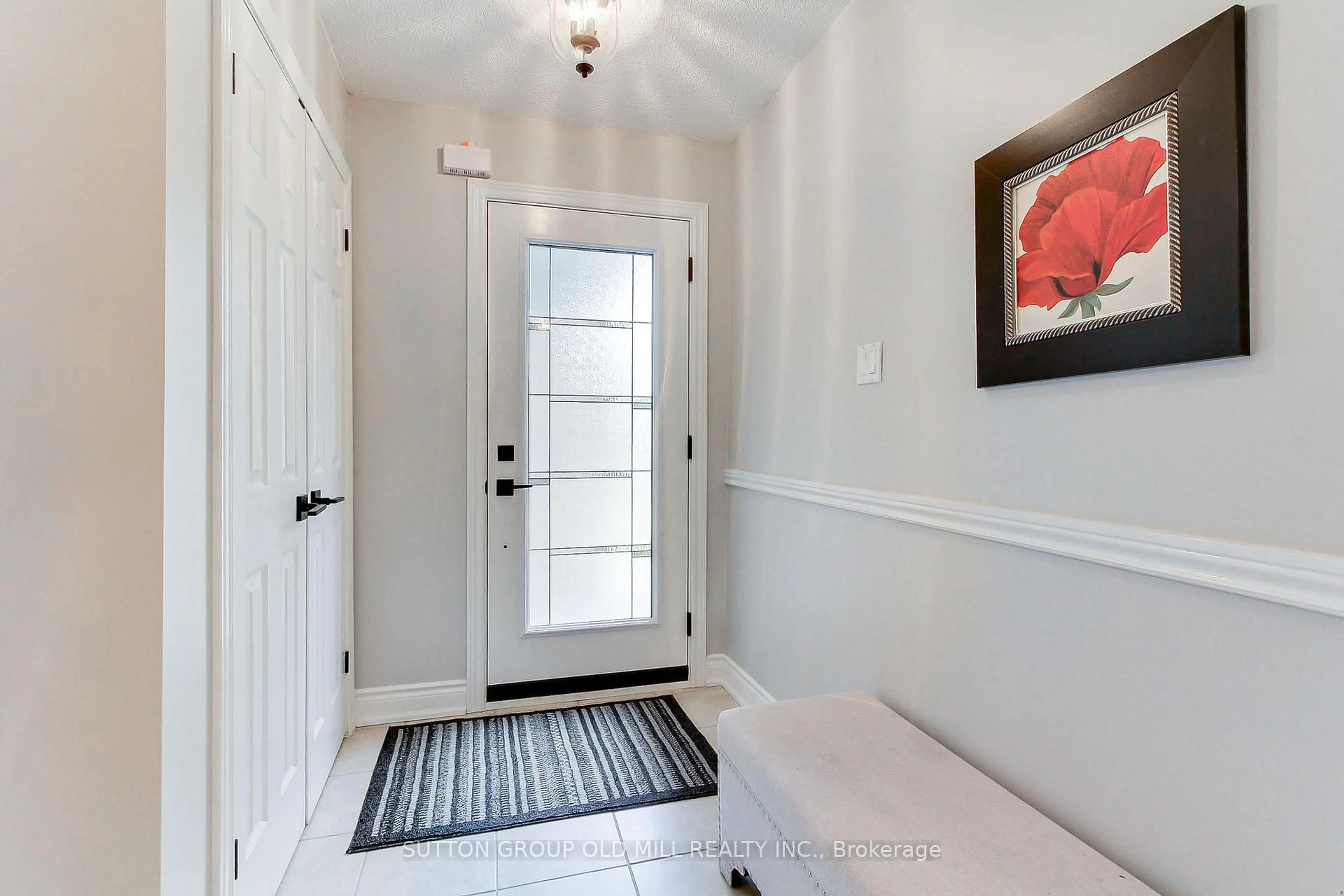 Indoor entryway for 3126 Oakview Rd, Mississauga Ontario L5N 6M9