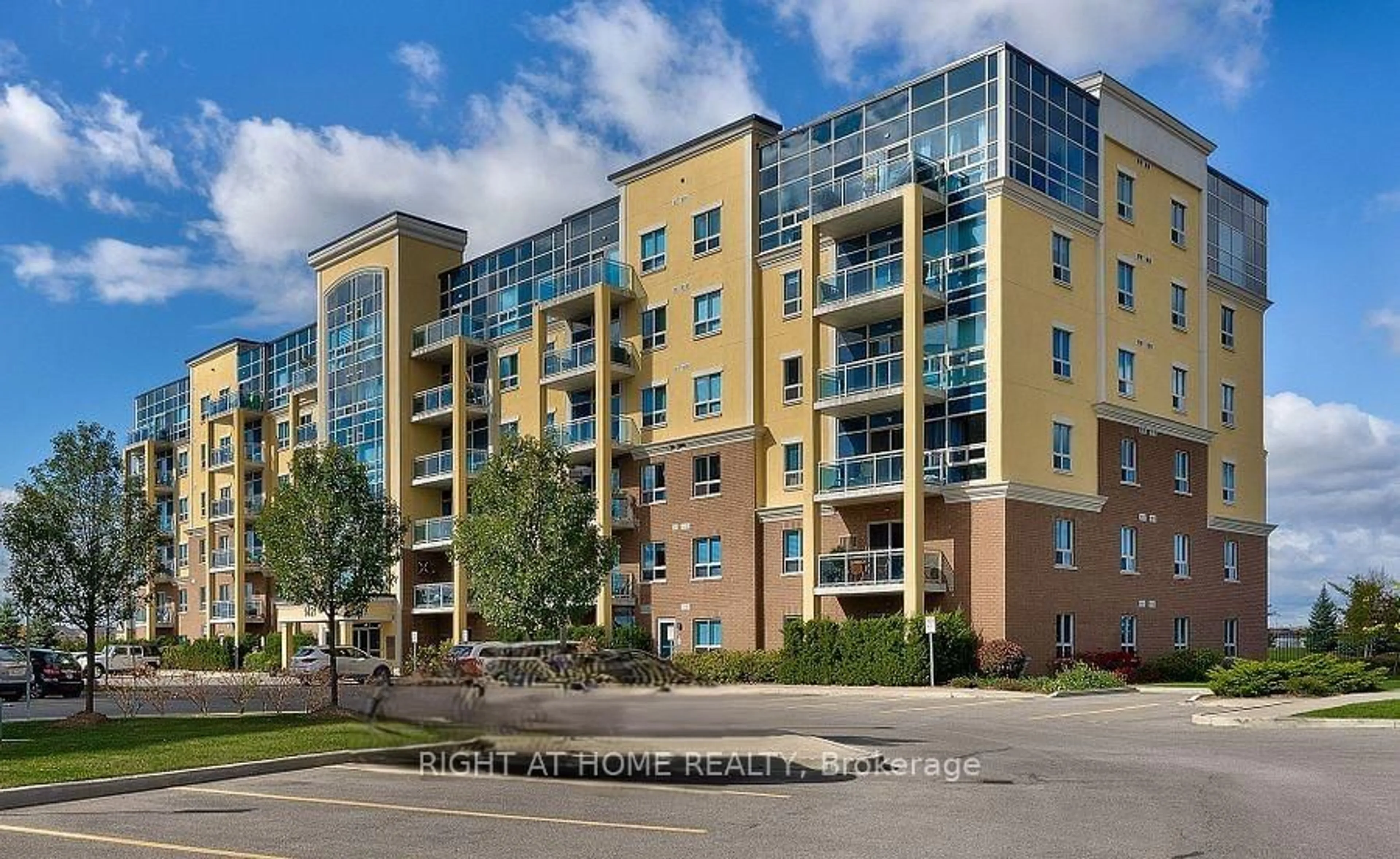 A pic from outside/outdoor area/front of a property/back of a property/a pic from drone, building for 1421 Costigan Rd #512, Milton Ontario L9T 0Y7