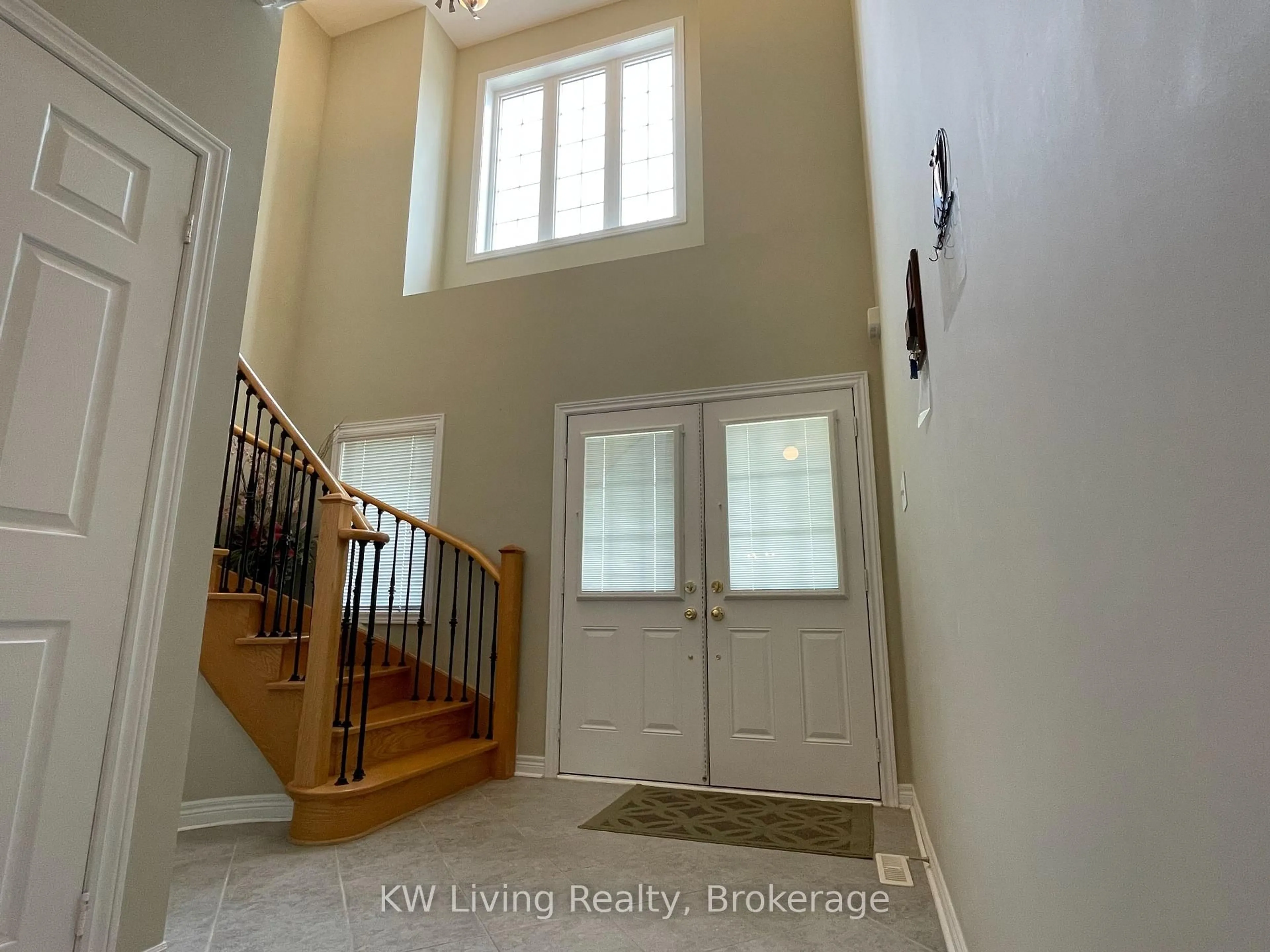 Indoor entryway for 64 Oblate Cres, Brampton Ontario L6Y 0L4