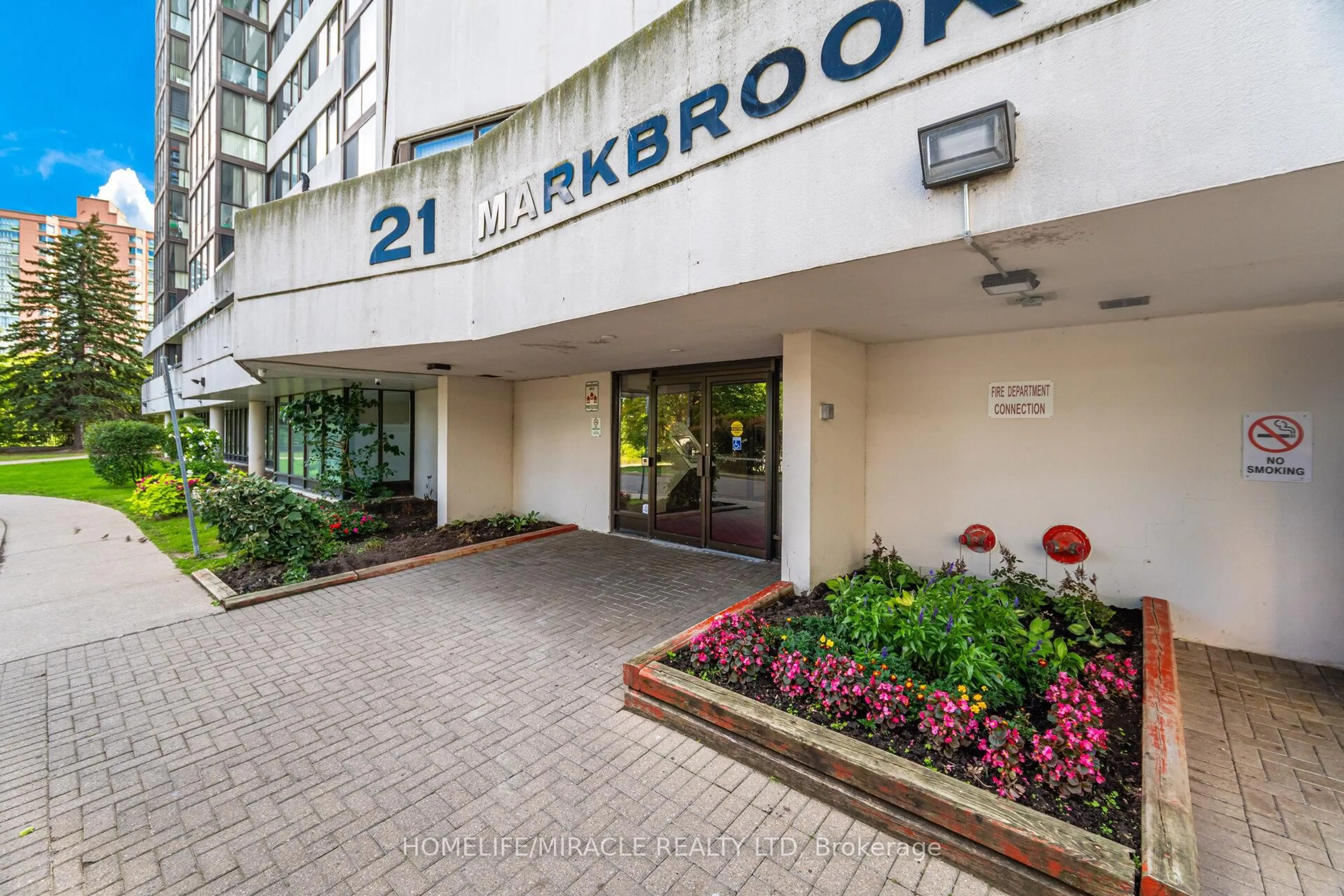 Indoor foyer for 21 Markbrook Lane #509, Toronto Ontario M9V 5E4