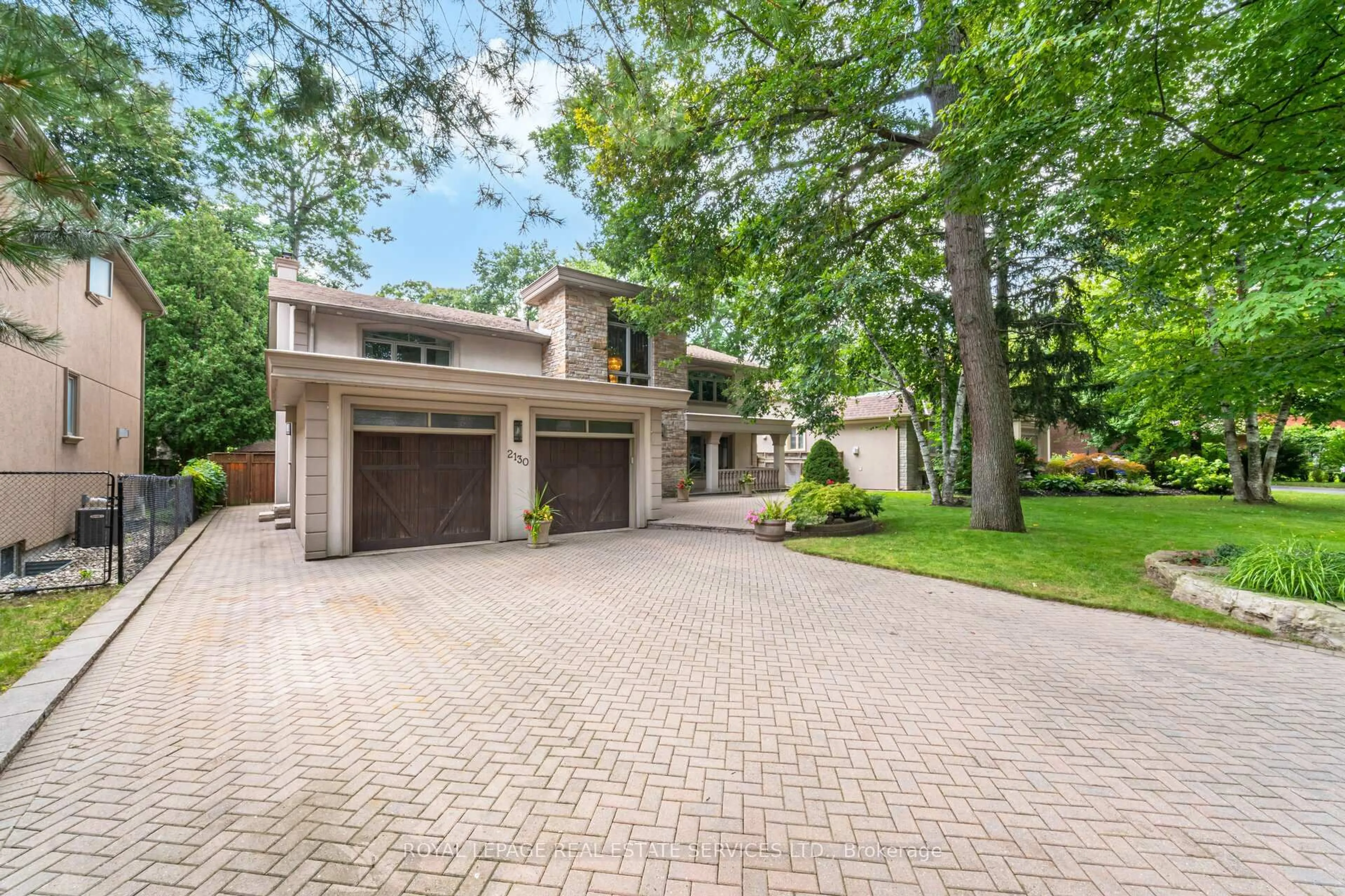 Home with brick exterior material, street for 2130 Autumn Breeze Dr, Mississauga Ontario L5B 1R4