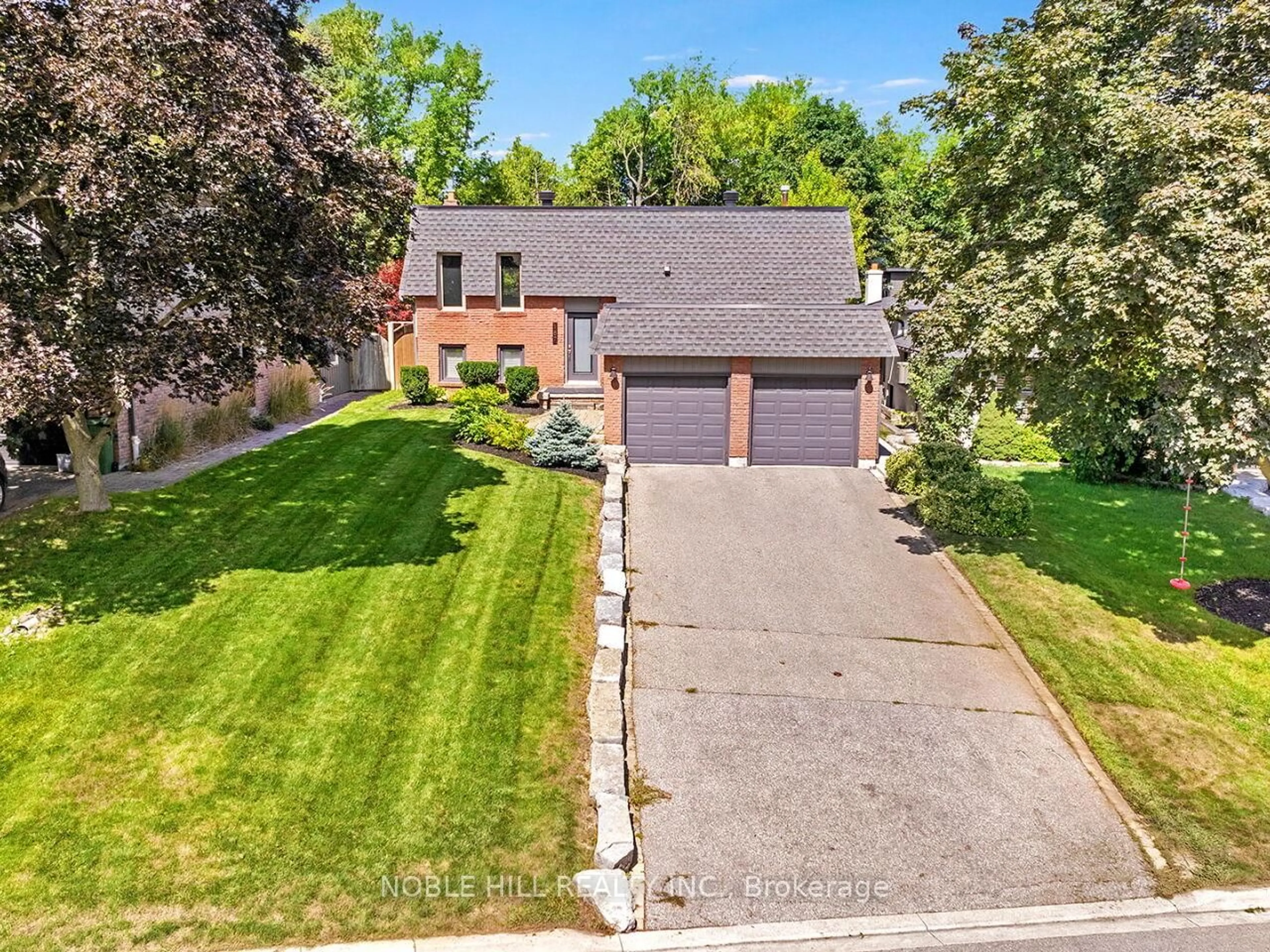 A pic from outside/outdoor area/front of a property/back of a property/a pic from drone, street for 187 Hickman St, Caledon Ontario L7E 2P5
