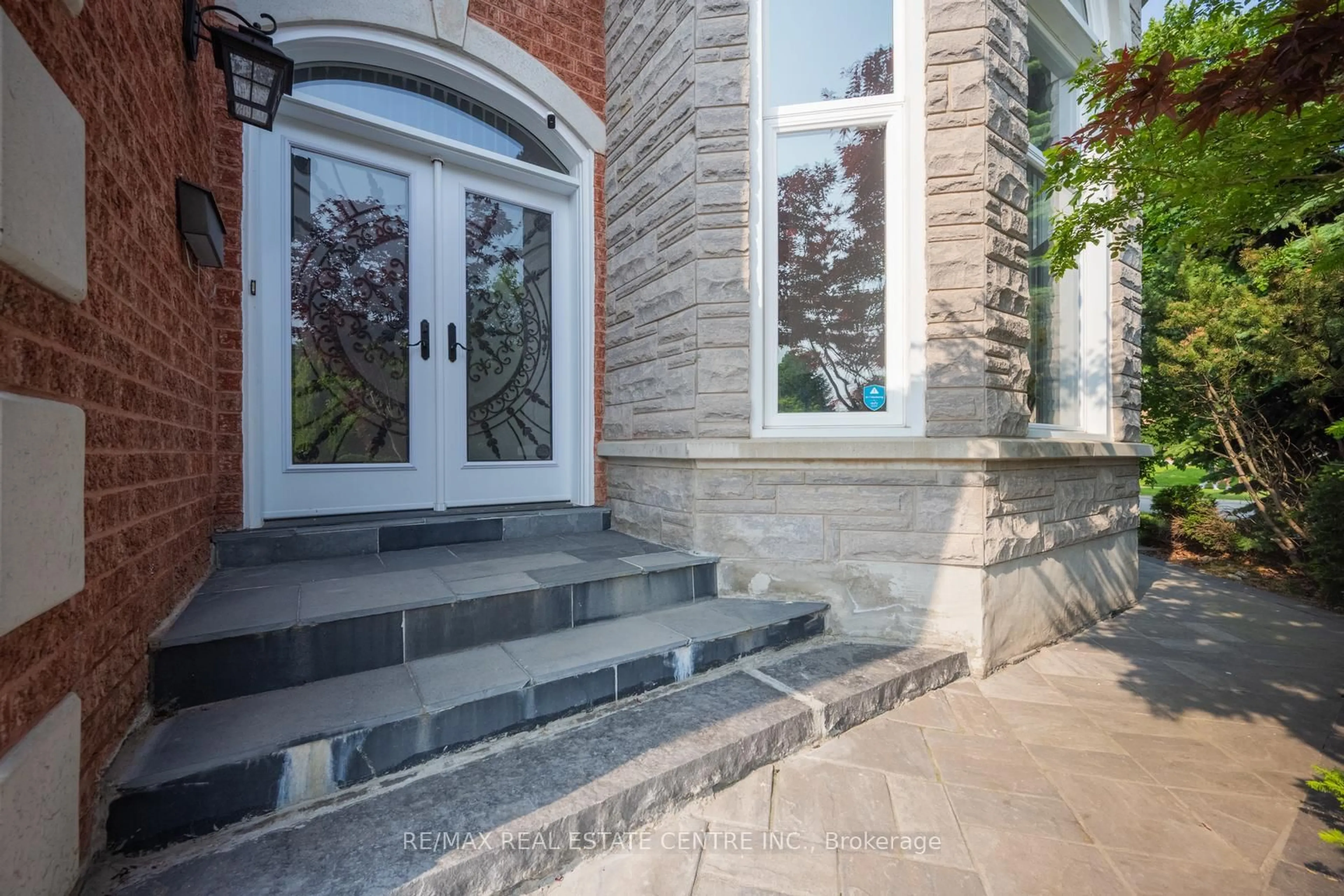 Unknown for 6361 Donway Dr, Mississauga Ontario L5V 1J5