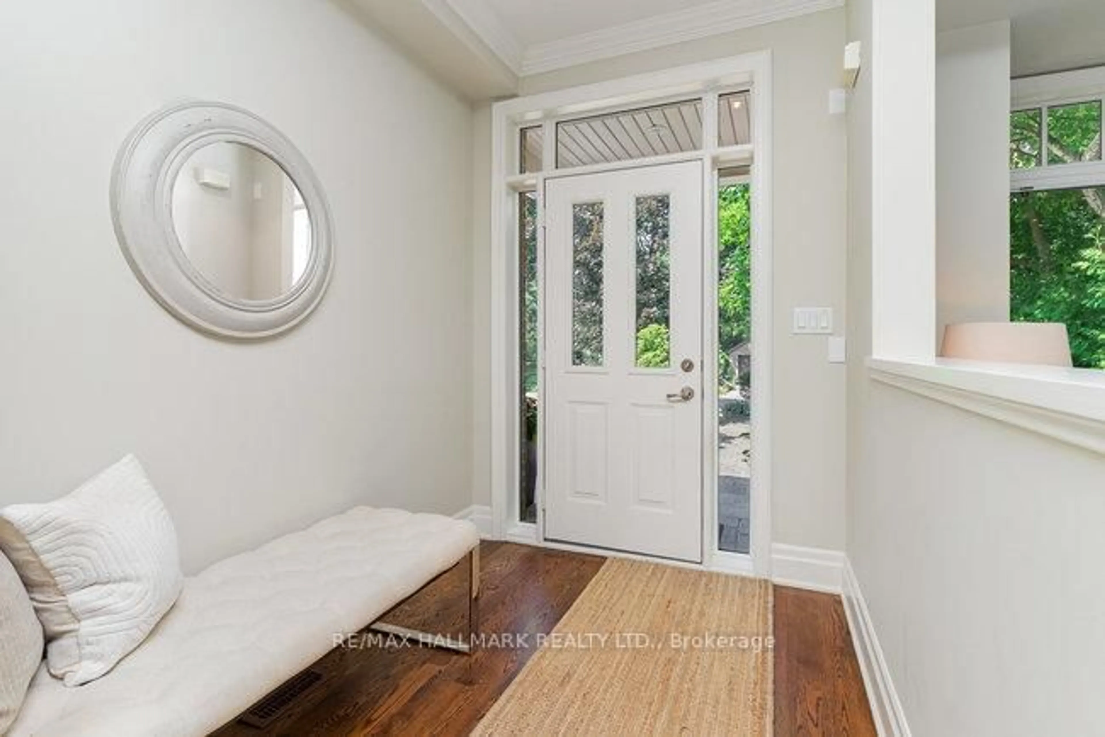 Indoor entryway for 7 Tizzard Ave, Toronto Ontario M8Y 3Z4