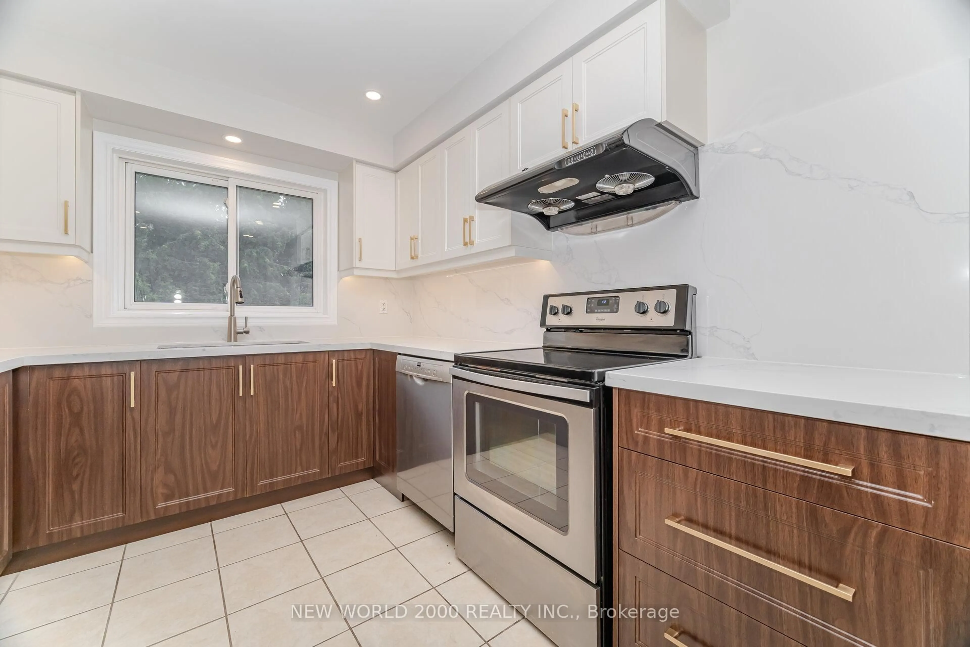 Standard kitchen, unknown for 7221 Danton Prom, Mississauga Ontario L5N 5C5