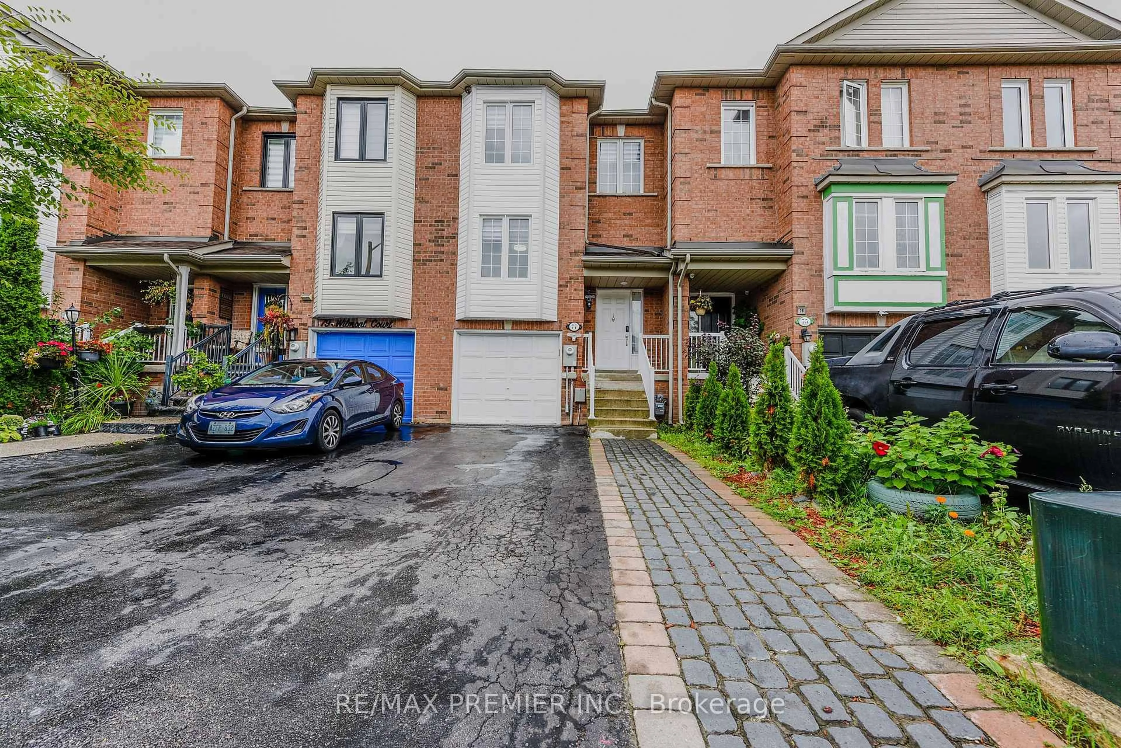 A pic from outside/outdoor area/front of a property/back of a property/a pic from drone, street for 77 Wilmont Crt, Brampton Ontario L6X 4Z7