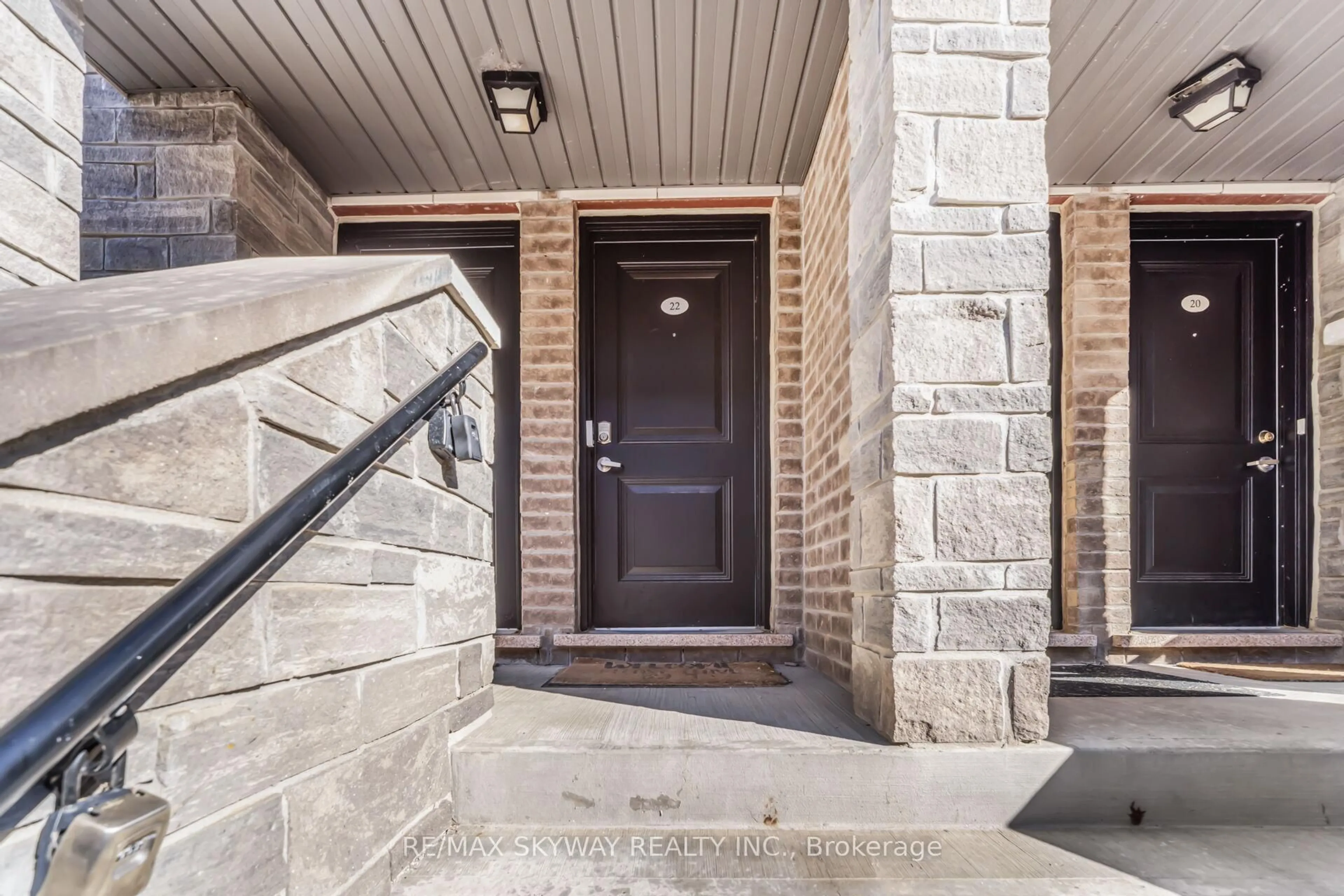 Indoor entryway for 200 Veterans Dr #22, Brampton Ontario L7A 4S6