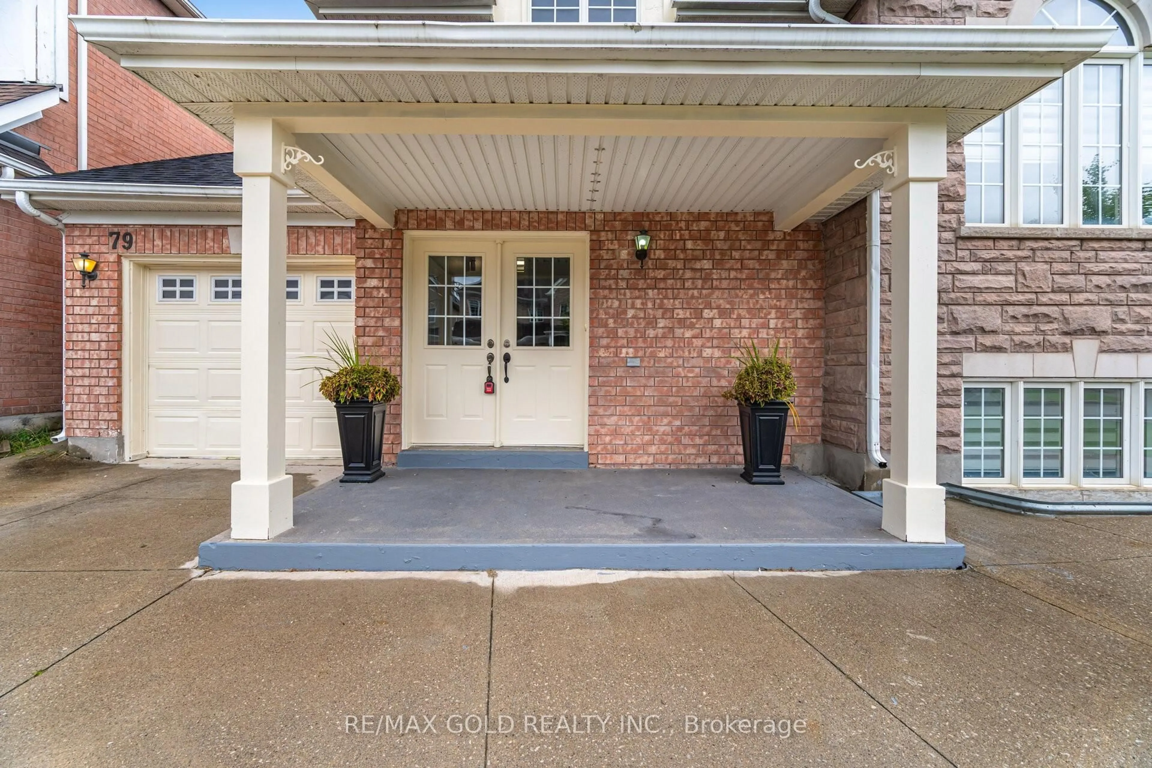 Indoor entryway for 79 Donwoods Crt, Brampton Ontario L6P 1T7