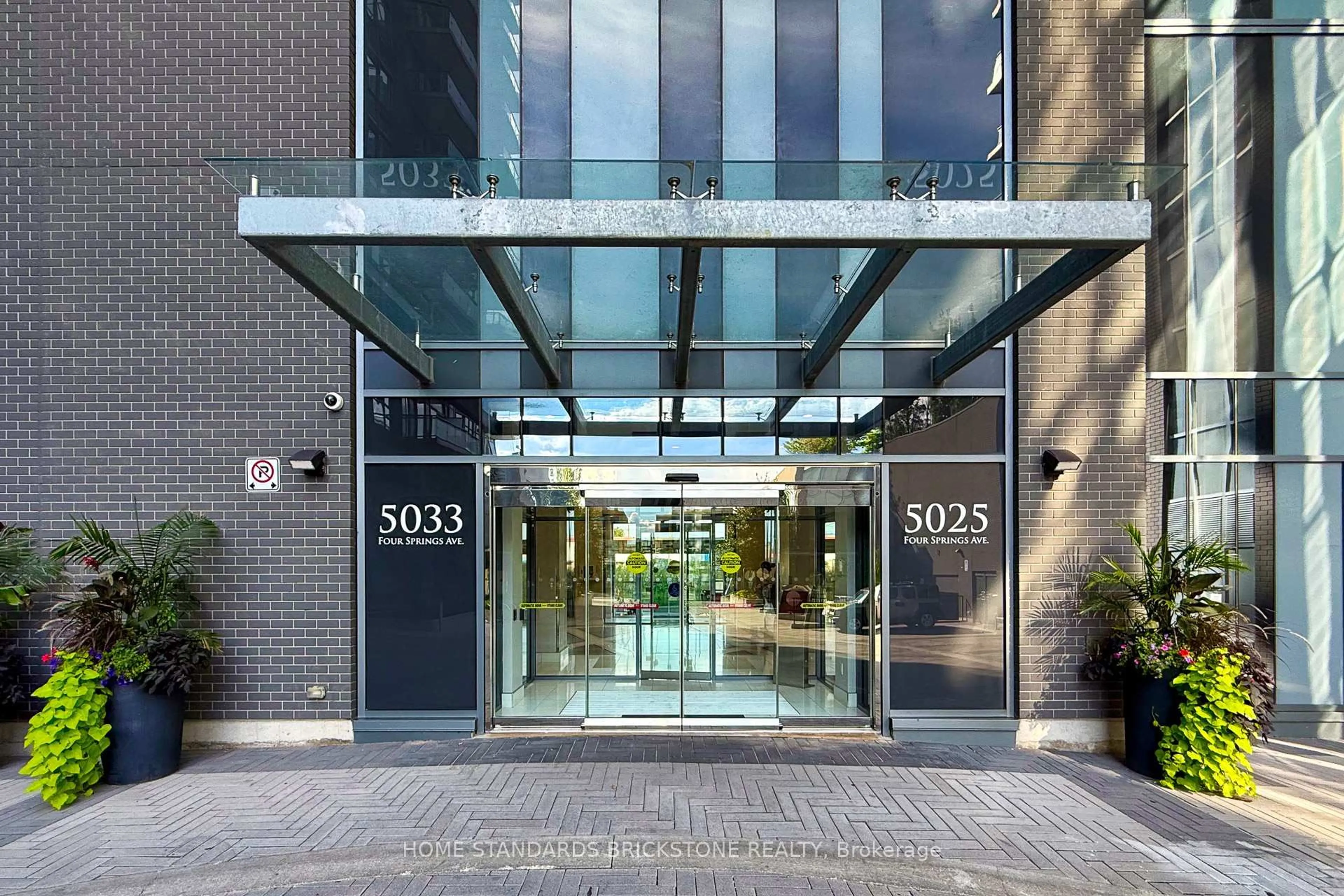 Indoor foyer for 5033 Four Springs Ave #719, Mississauga Ontario L5R 0G6