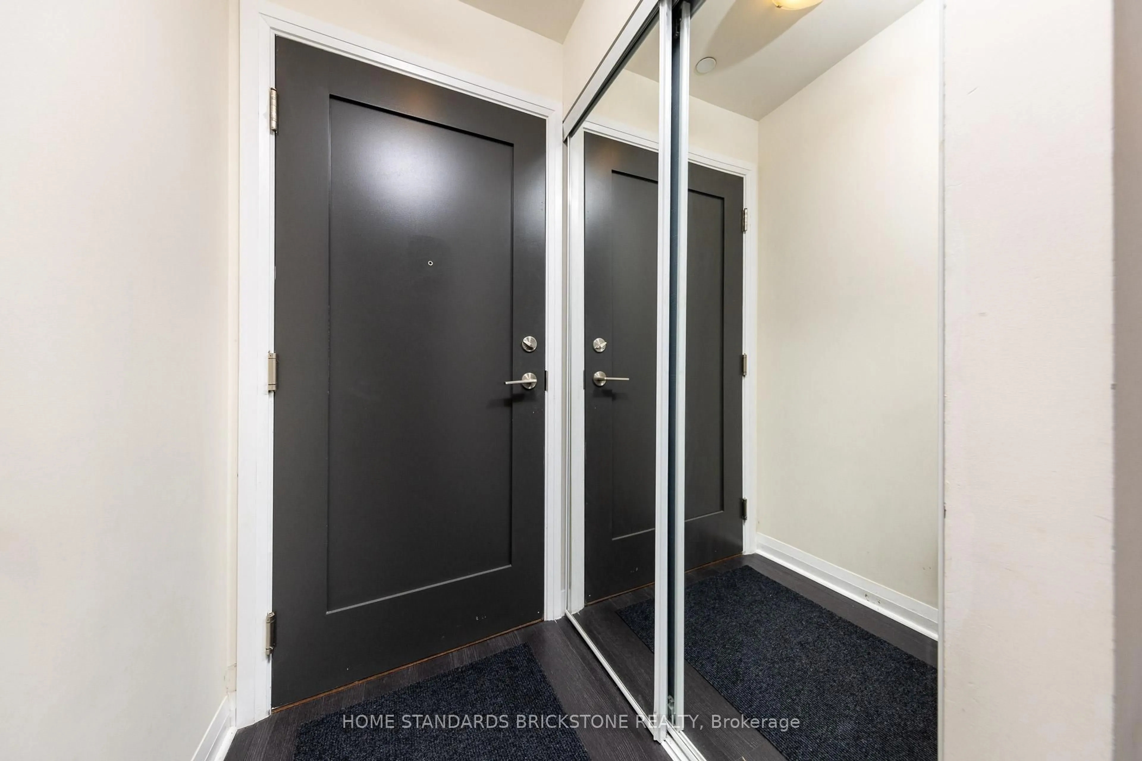Indoor entryway for 5033 Four Springs Ave #719, Mississauga Ontario L5R 0G6